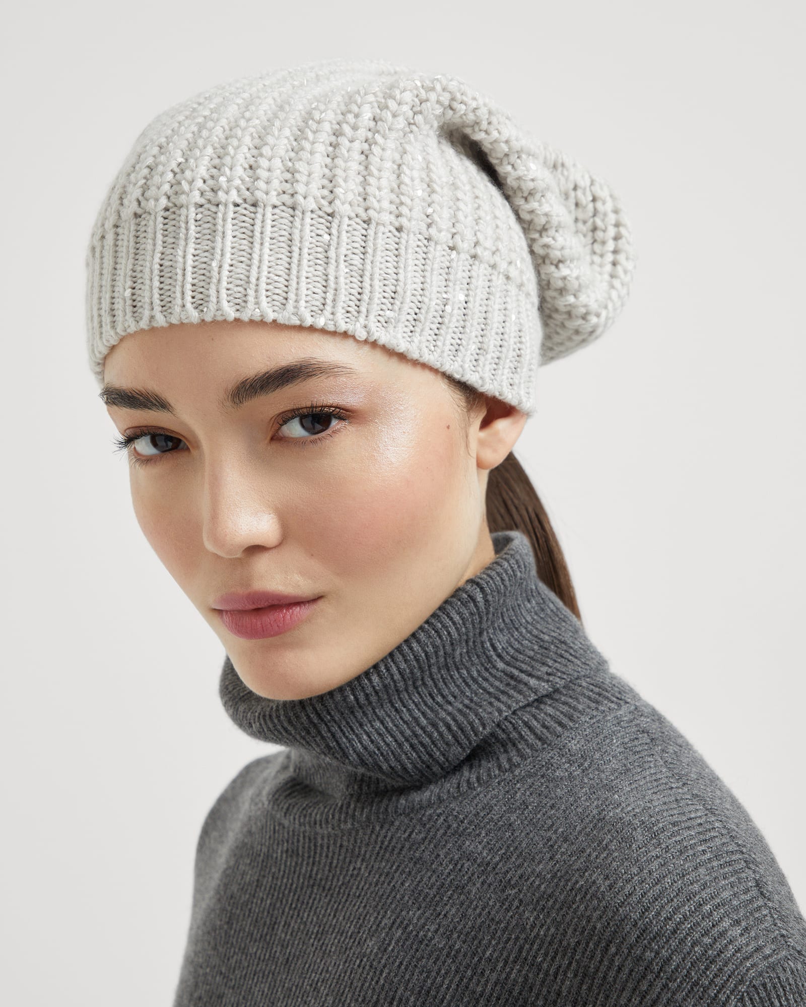 ブルネロクチネリ カシミヤニット帽 スパンコール ブルネロクチネリ カシミヤニット帽 スパンコール 本日限定価格