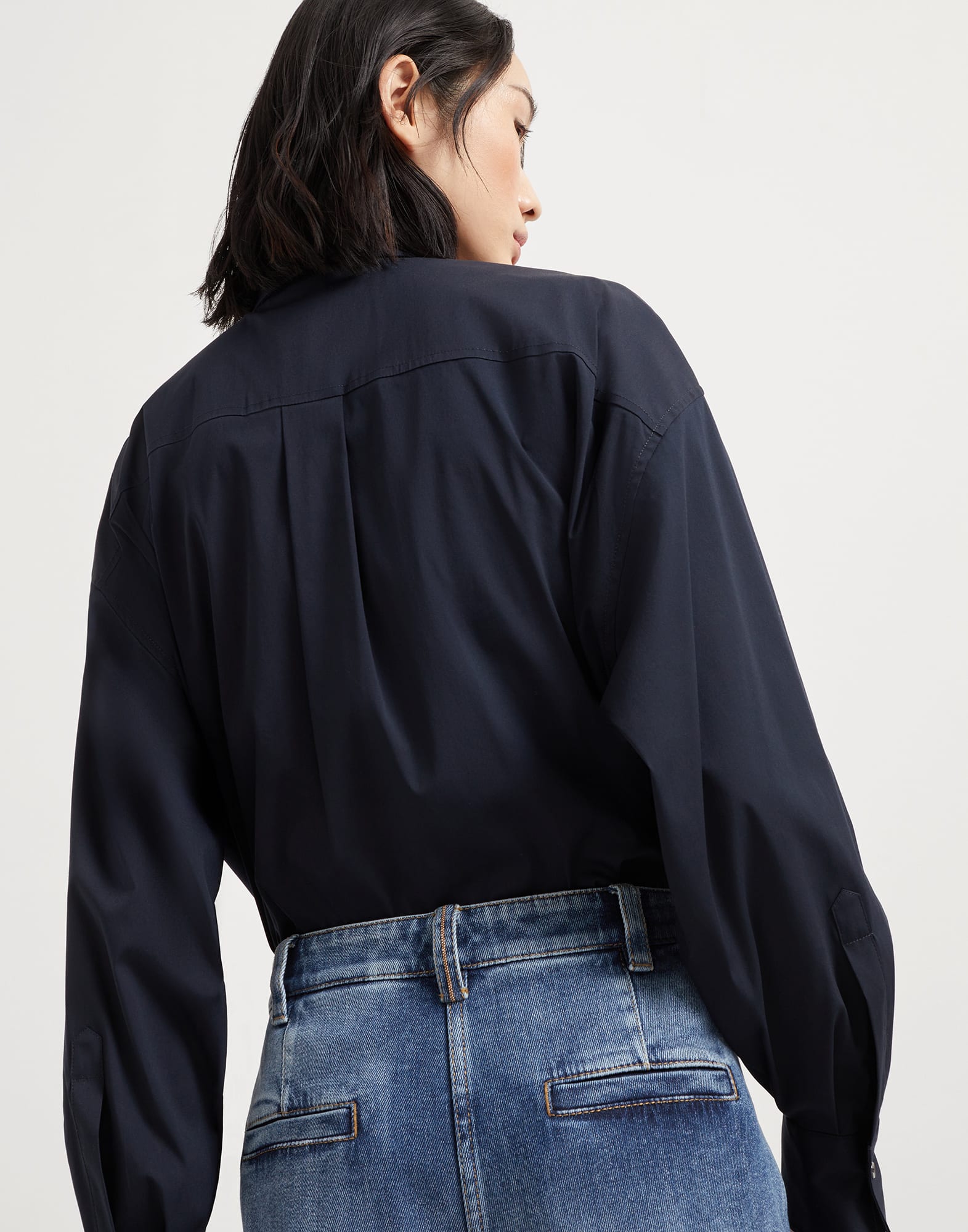 ブルネロクチネリ モニーレ付き濃い青 ストレートレッグ デニムパンツ ブルネロクチネリ モニーレ付き濃い青 ストレートレッグ デニムパンツ