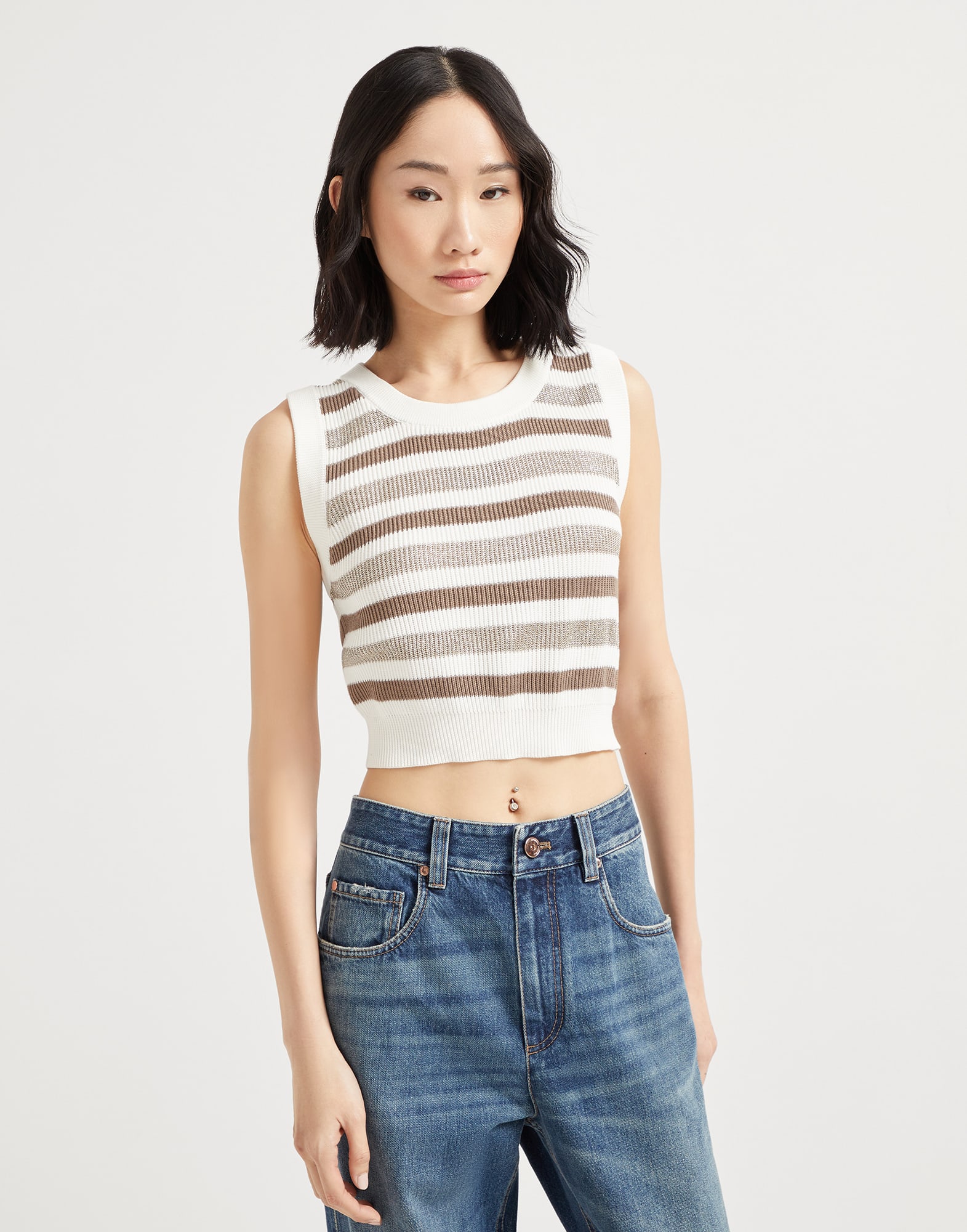 Top in maglia con monile