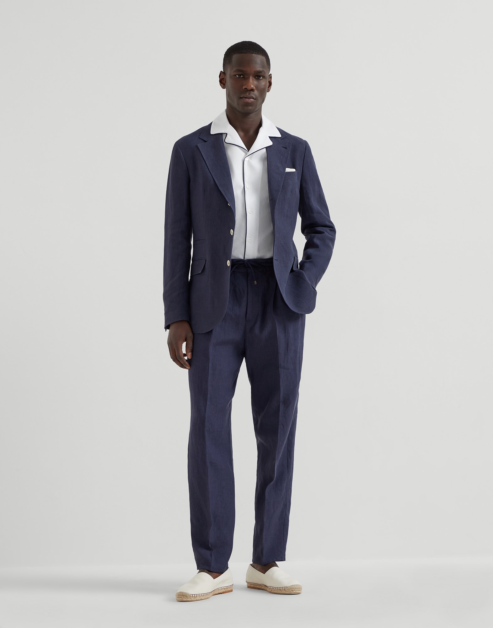 Pleated - Full look - View Full Screen