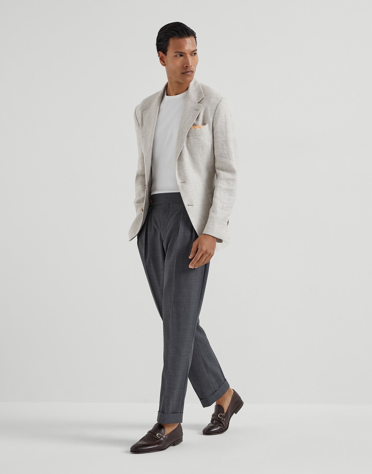 Pleated - Full look - View Full Screen