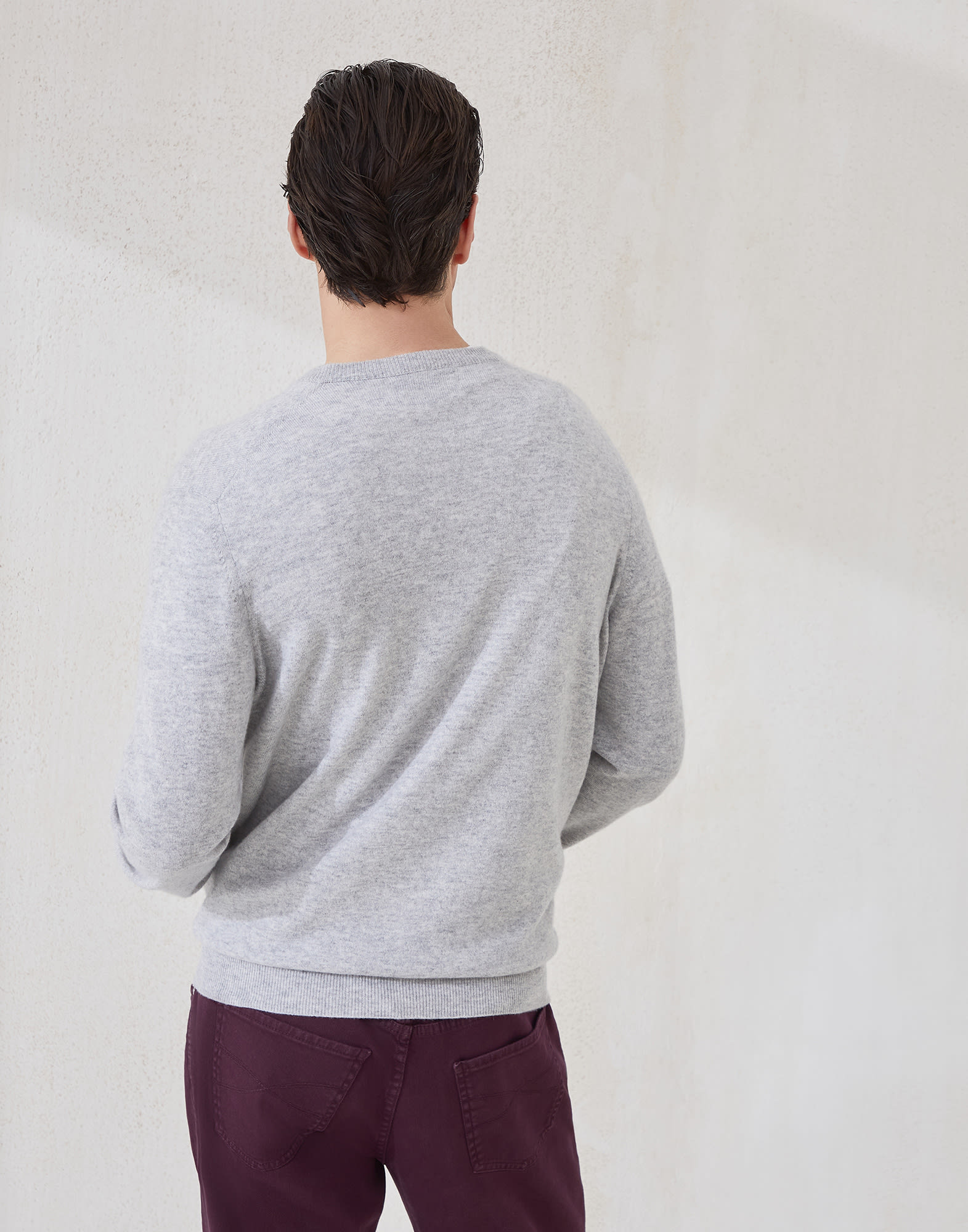 V-neck - Back view - View Full Screen