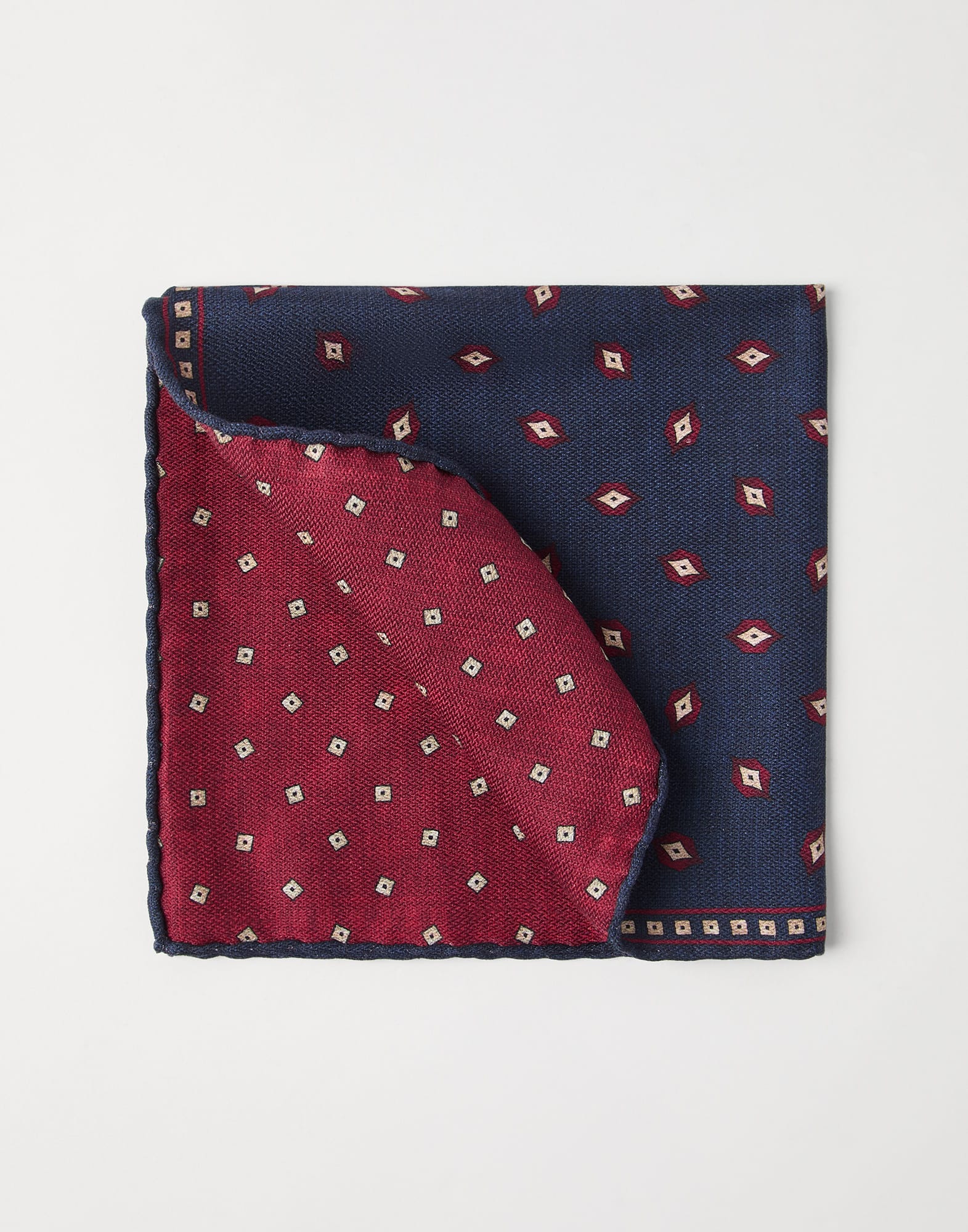 Pocket square with pattern