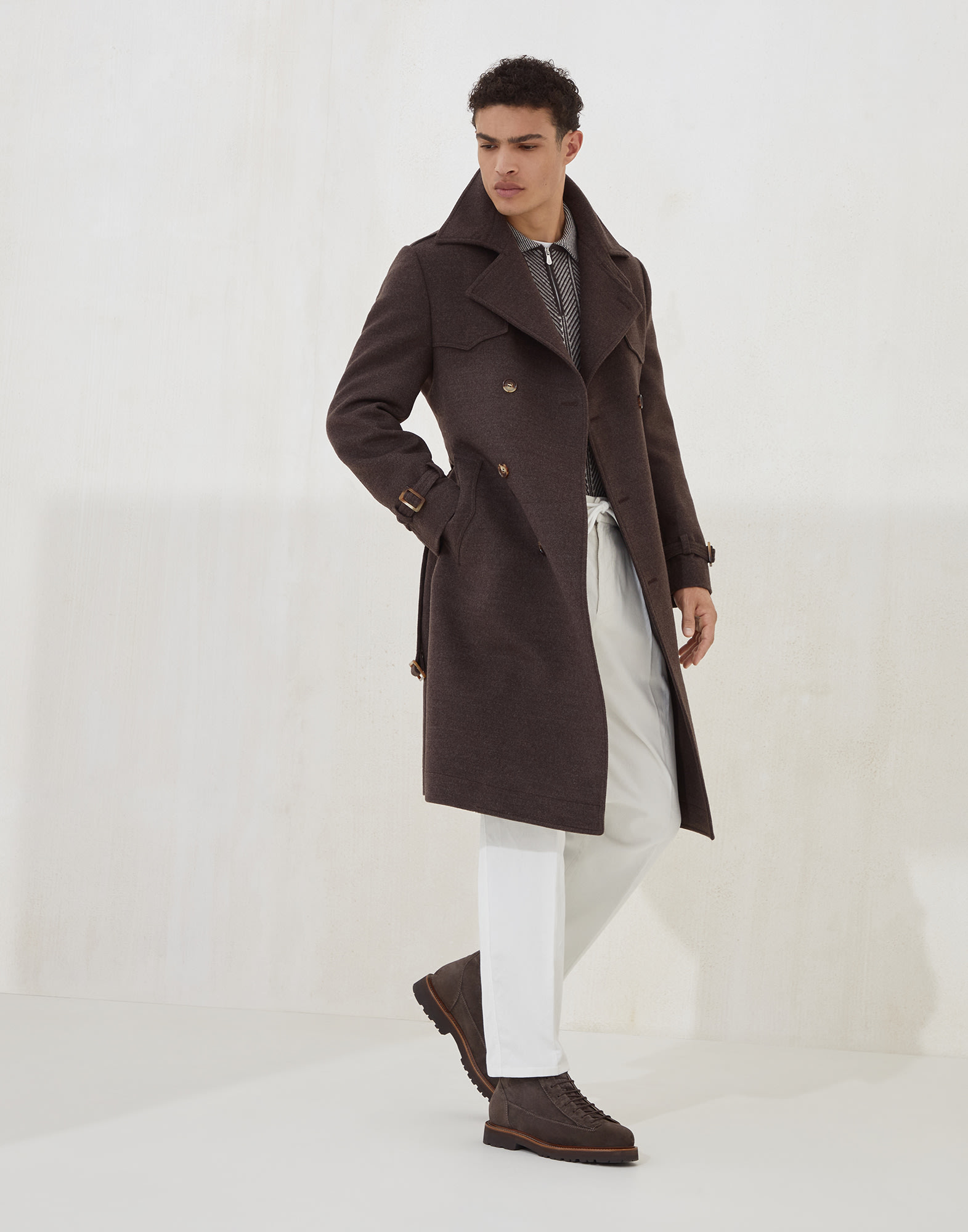 Pantalone con Pince - Vista look completo - Visualizza a schermo intero