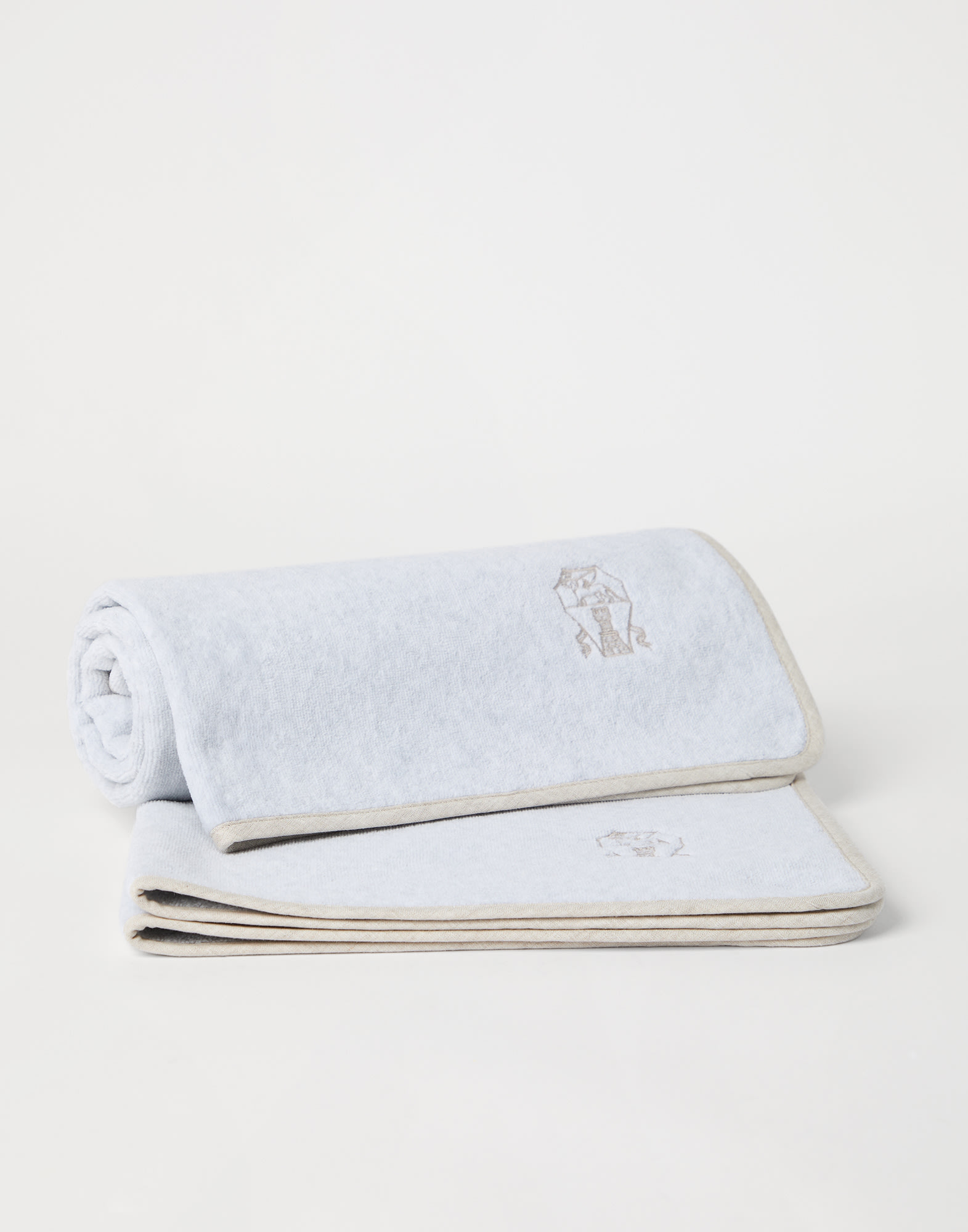 2-piece terrycloth towel set Light Grey Lifestyle - Brunello Cucinelli