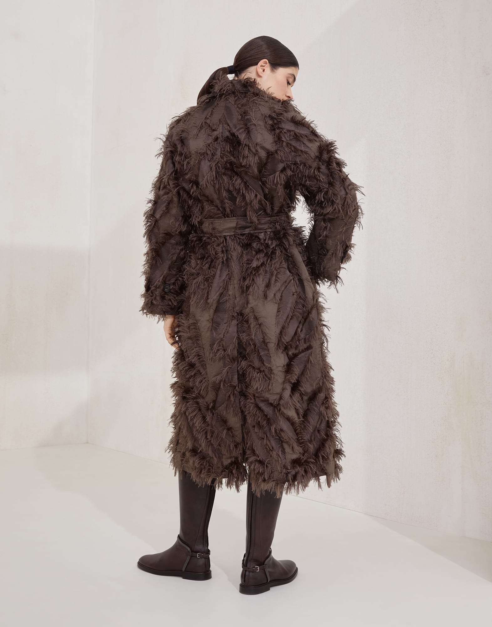 Outerwear - Vista retro - Visualizza a schermo intero