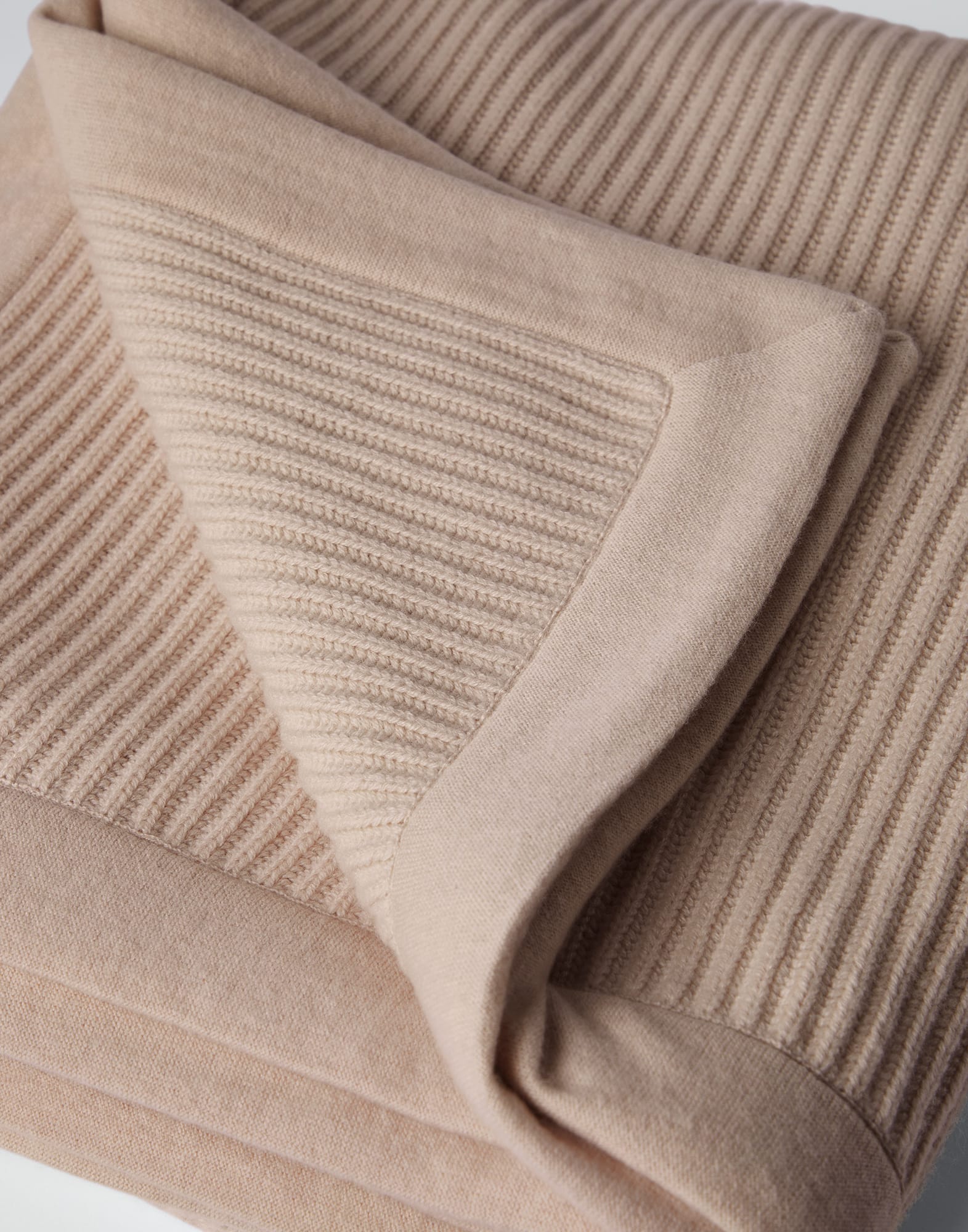 Knitted Throws & Blankets - Detail view - View Full Screen