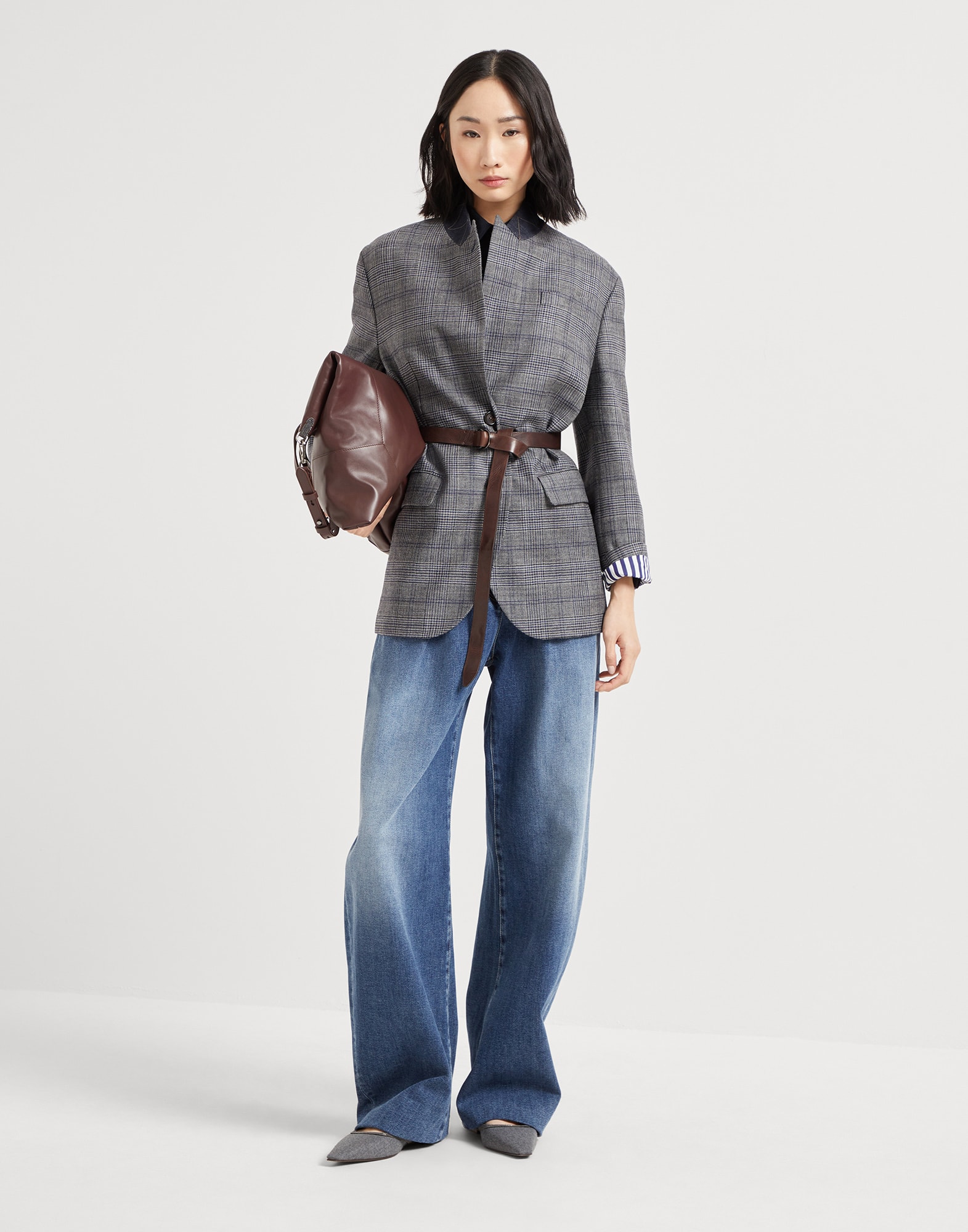 252WOUTFITEXTRA17B image number 0