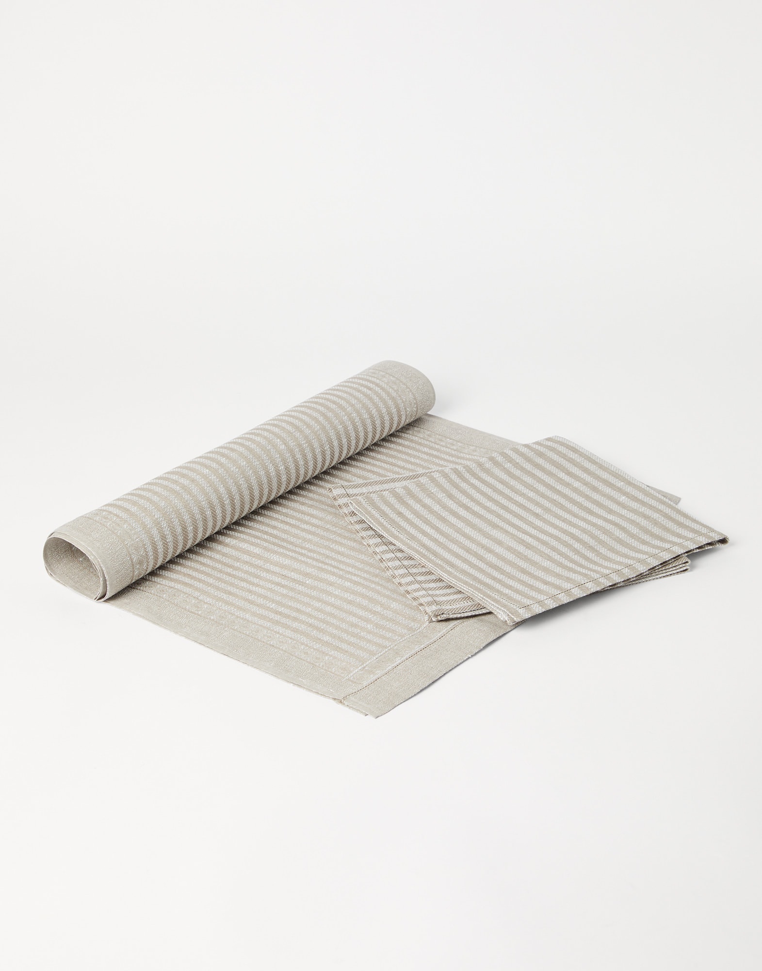 Runner and napkins set
