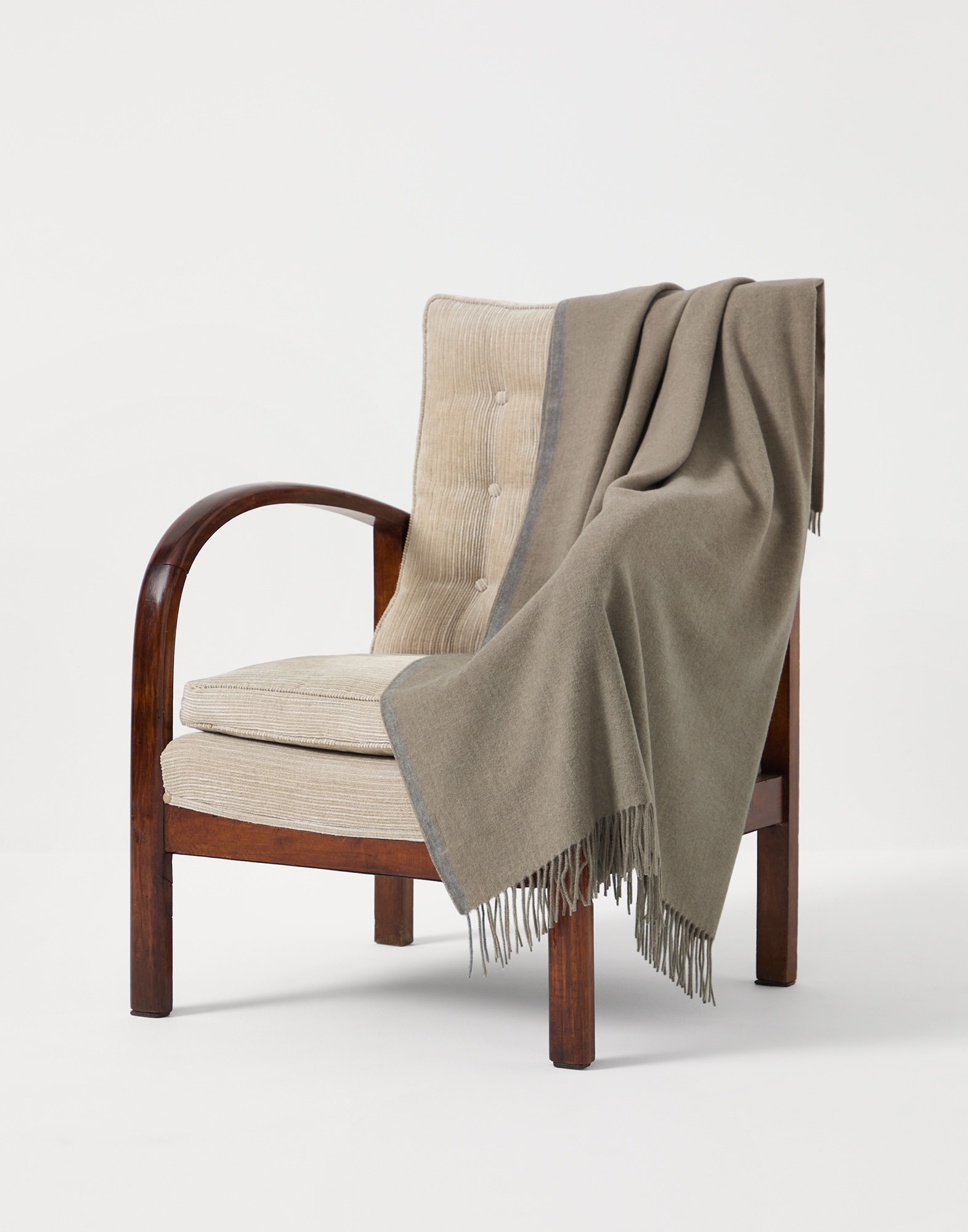 Cashmere throw Brown Lifestyle - Brunello Cucinelli