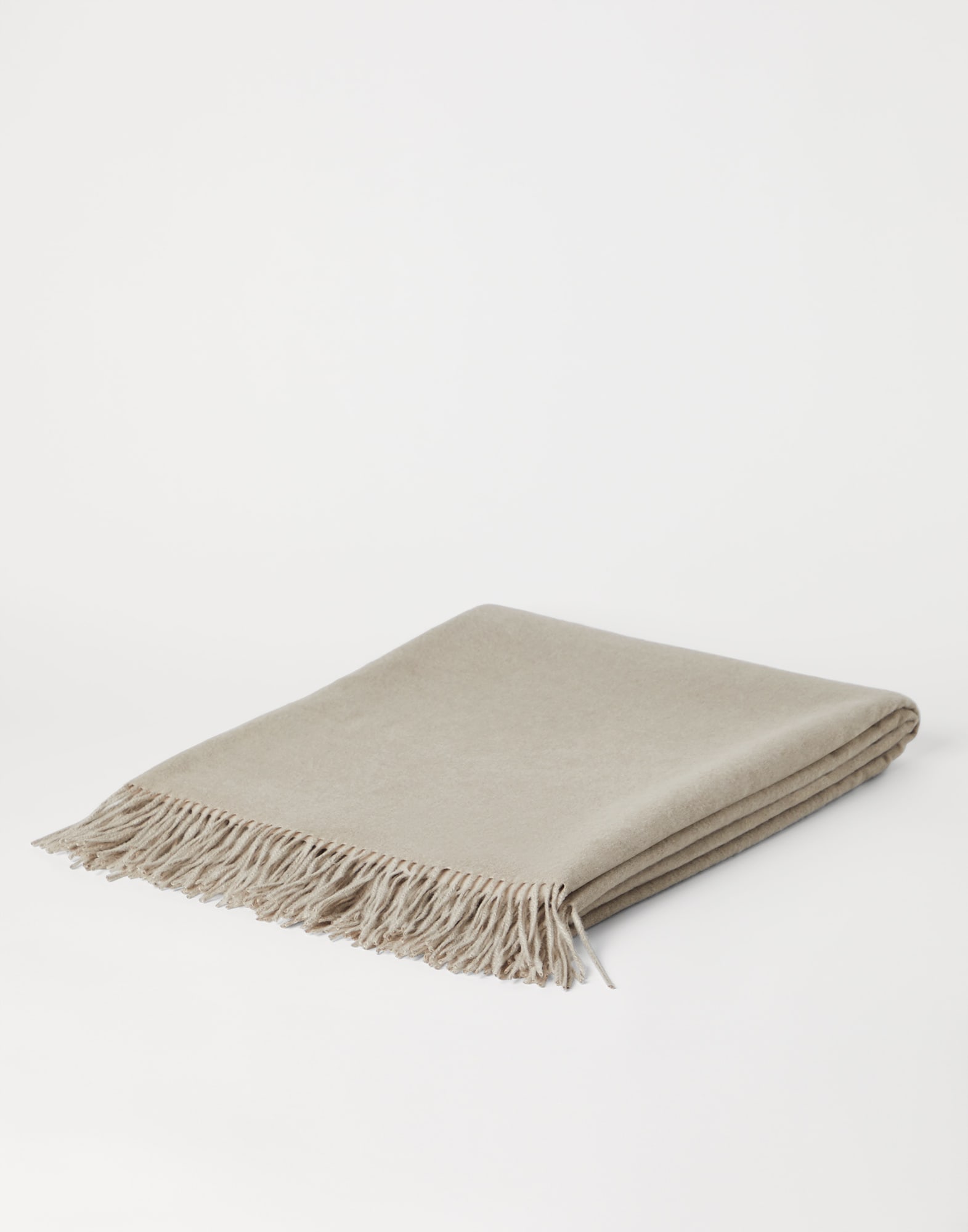 Cashmere double cloth lightweight throw Beige Lifestyle - Brunello Cucinelli