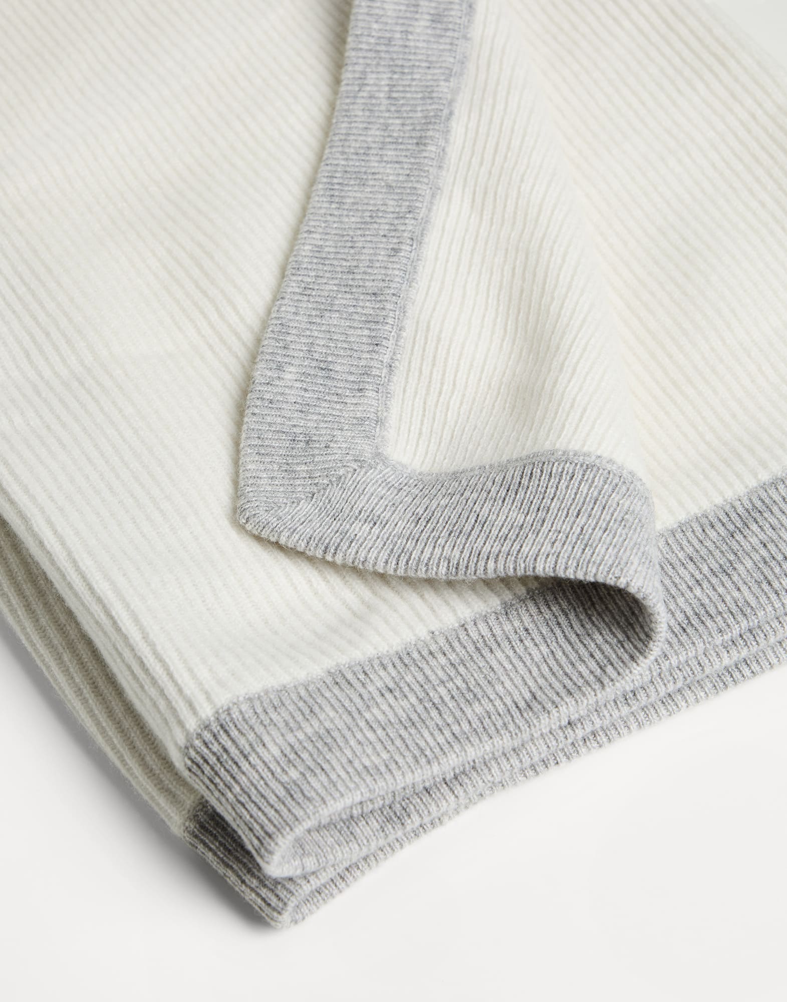 Blankets - Back view - View Full Screen