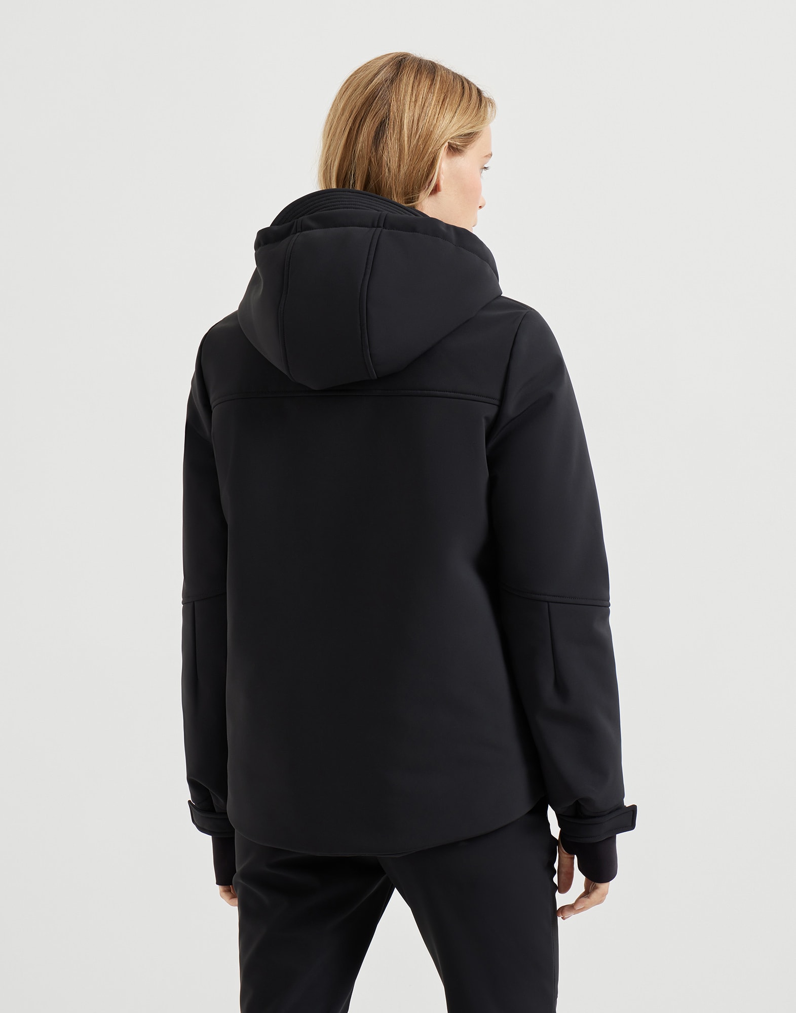 Outerwear Mountain - Vista retro - Visualizza a schermo intero