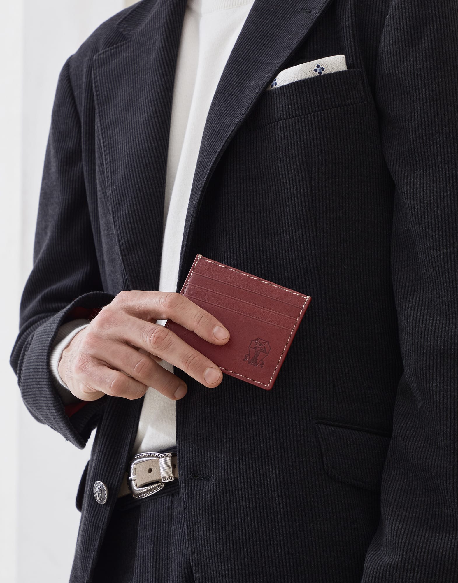 Card Holder - Editorial view - View Full Screen
