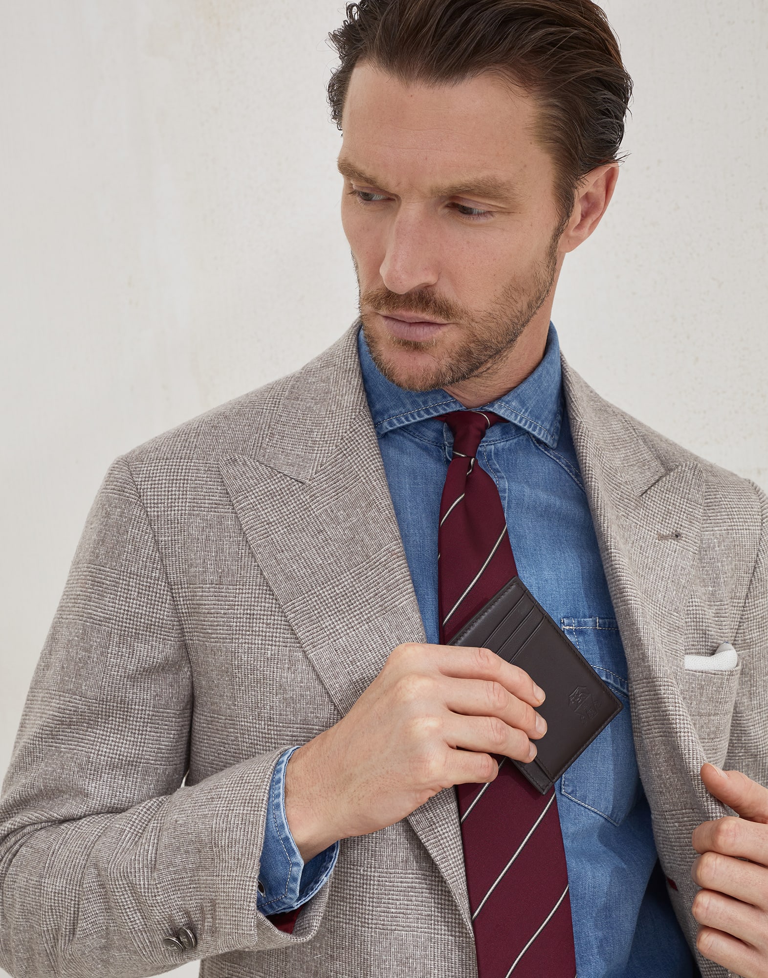 Card Holder - Editorial view - View Full Screen