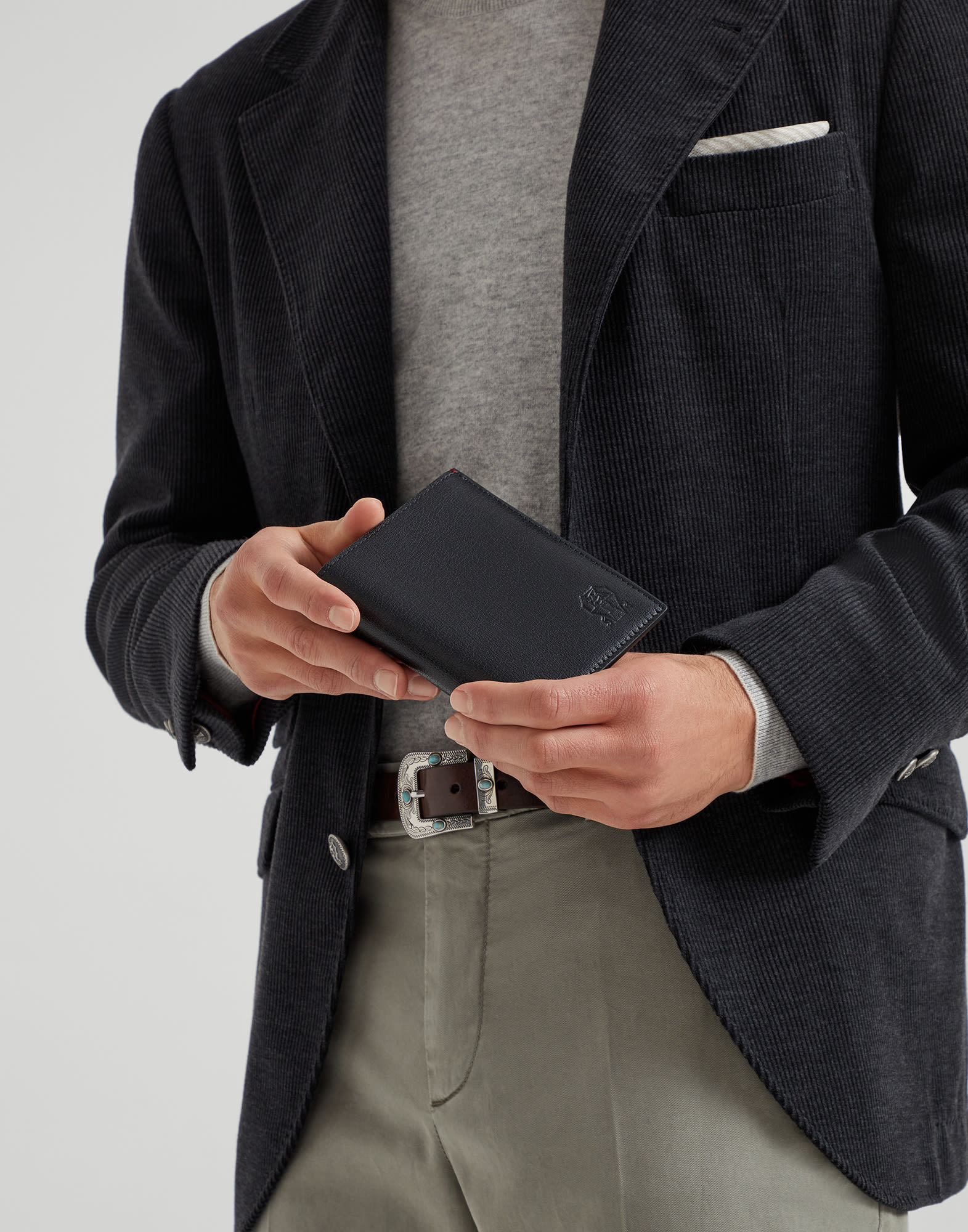 Wallet - Editorial view - View Full Screen