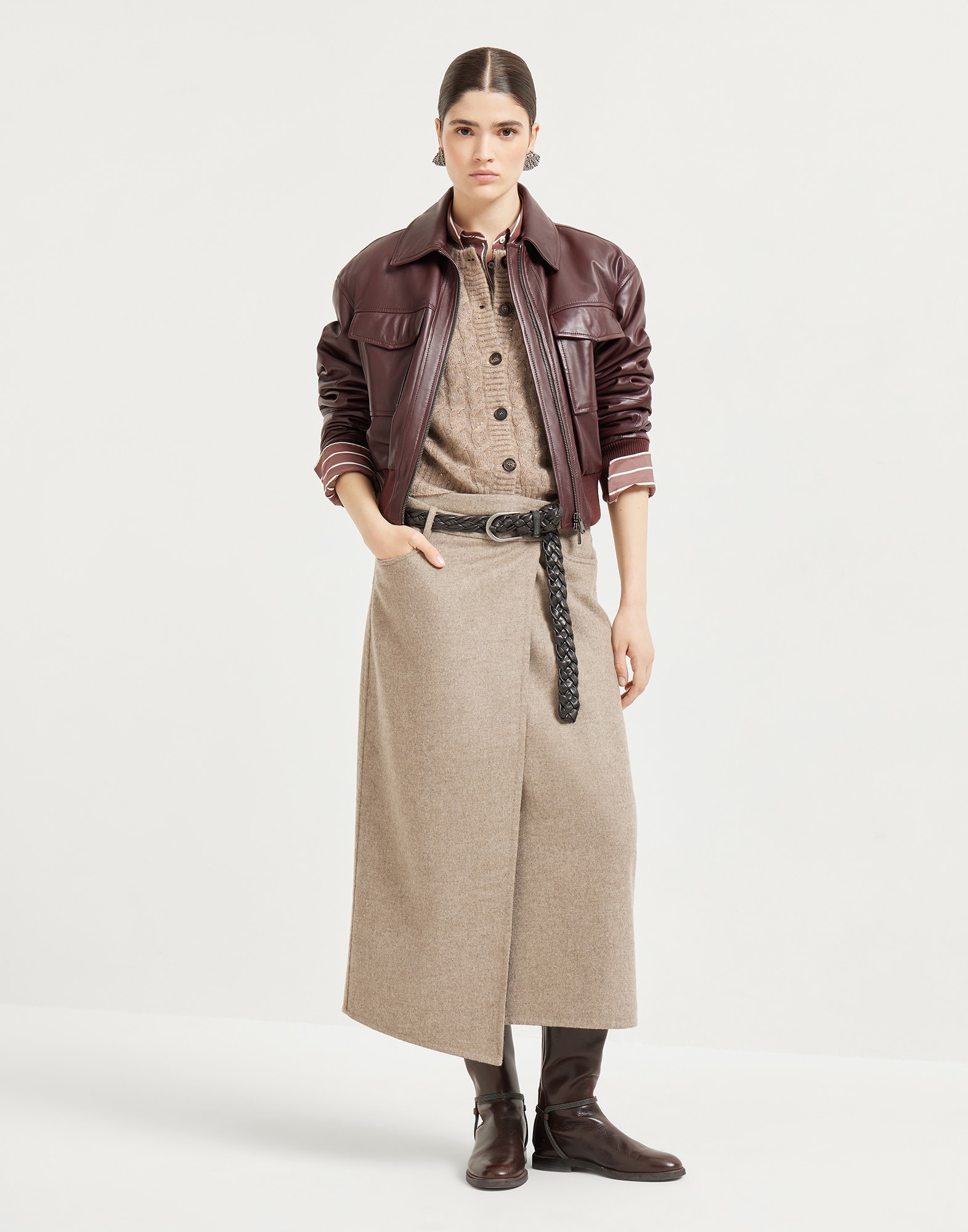 252WOUTFITEXTRA16B image number 0