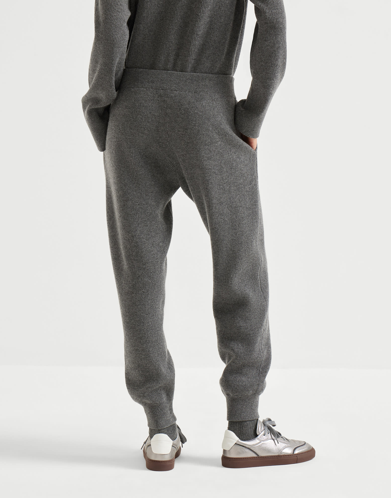 Cashmere knit trousers for Woman in Lead | Brunello Cucinelli Cashmere knit trousers for Woman in Lead | Brunello Cucinelli