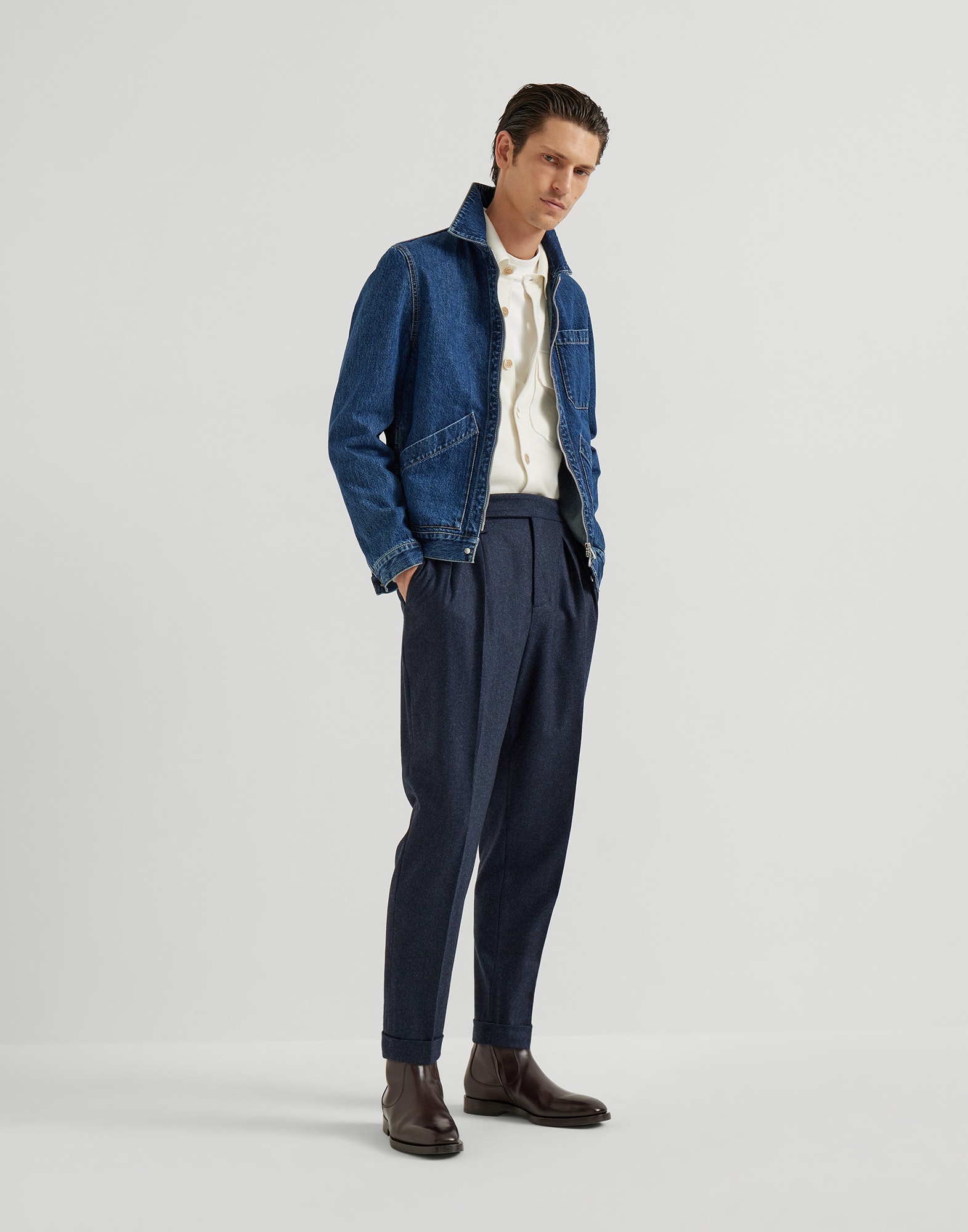 Pantalón con Pinzas - Vista look completo - Ver pantalla completa