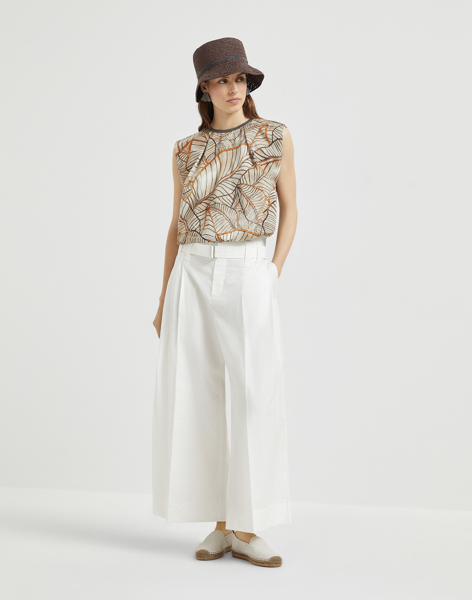 252WOUTFITCS185 image number 0