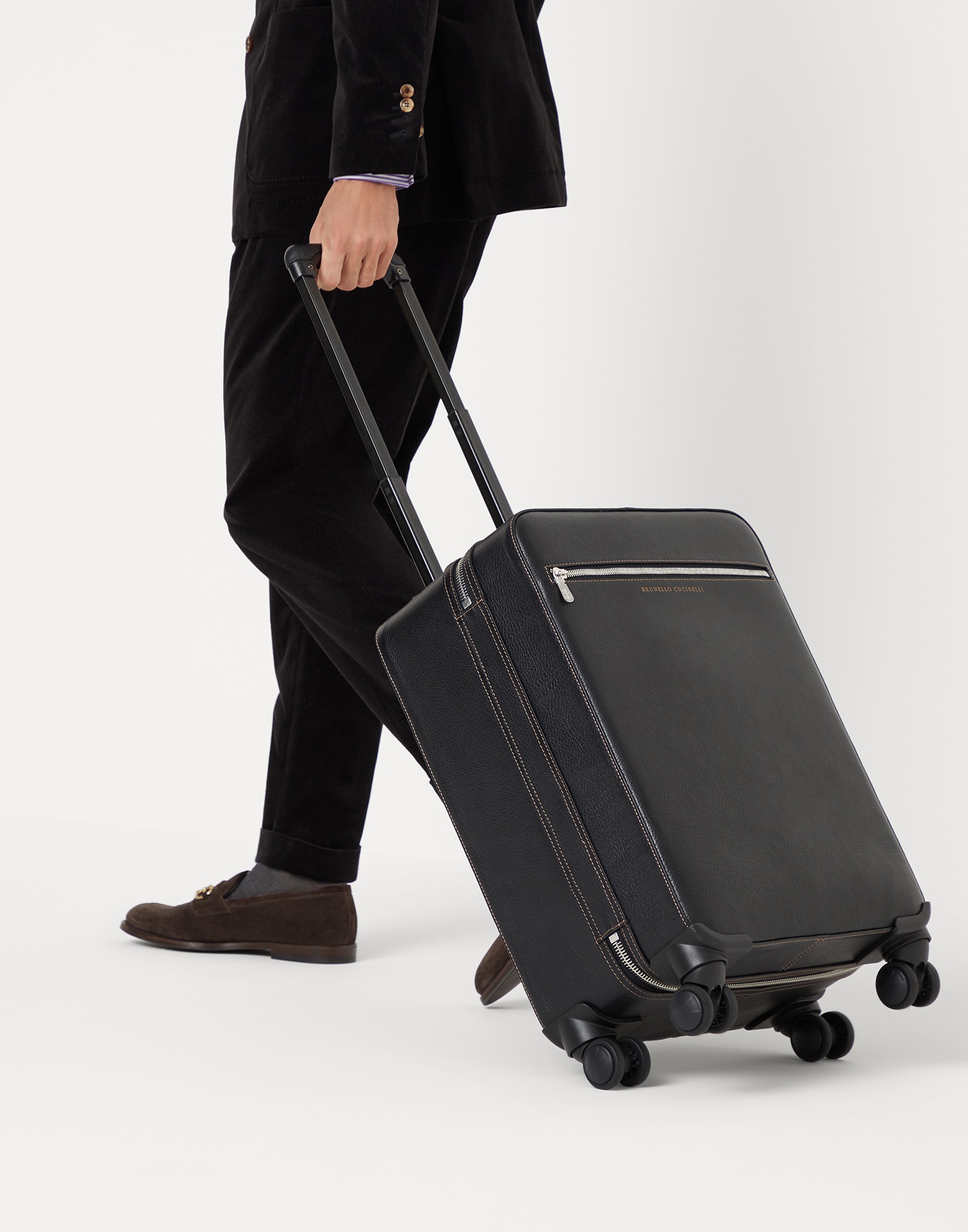 Travel Bag - Editorial view - View Full Screen