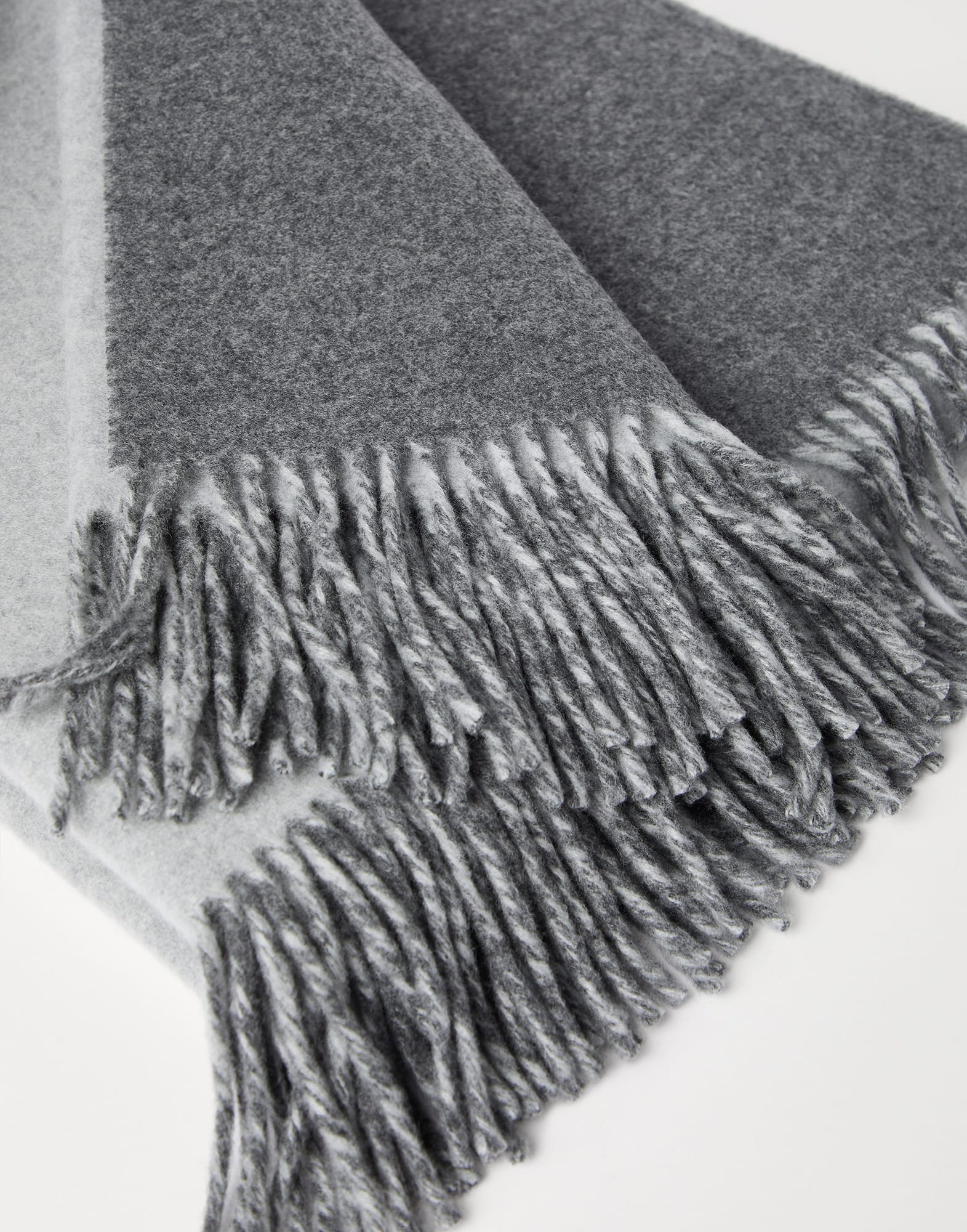 Cashmere Throw - Detail view - View Full Screen