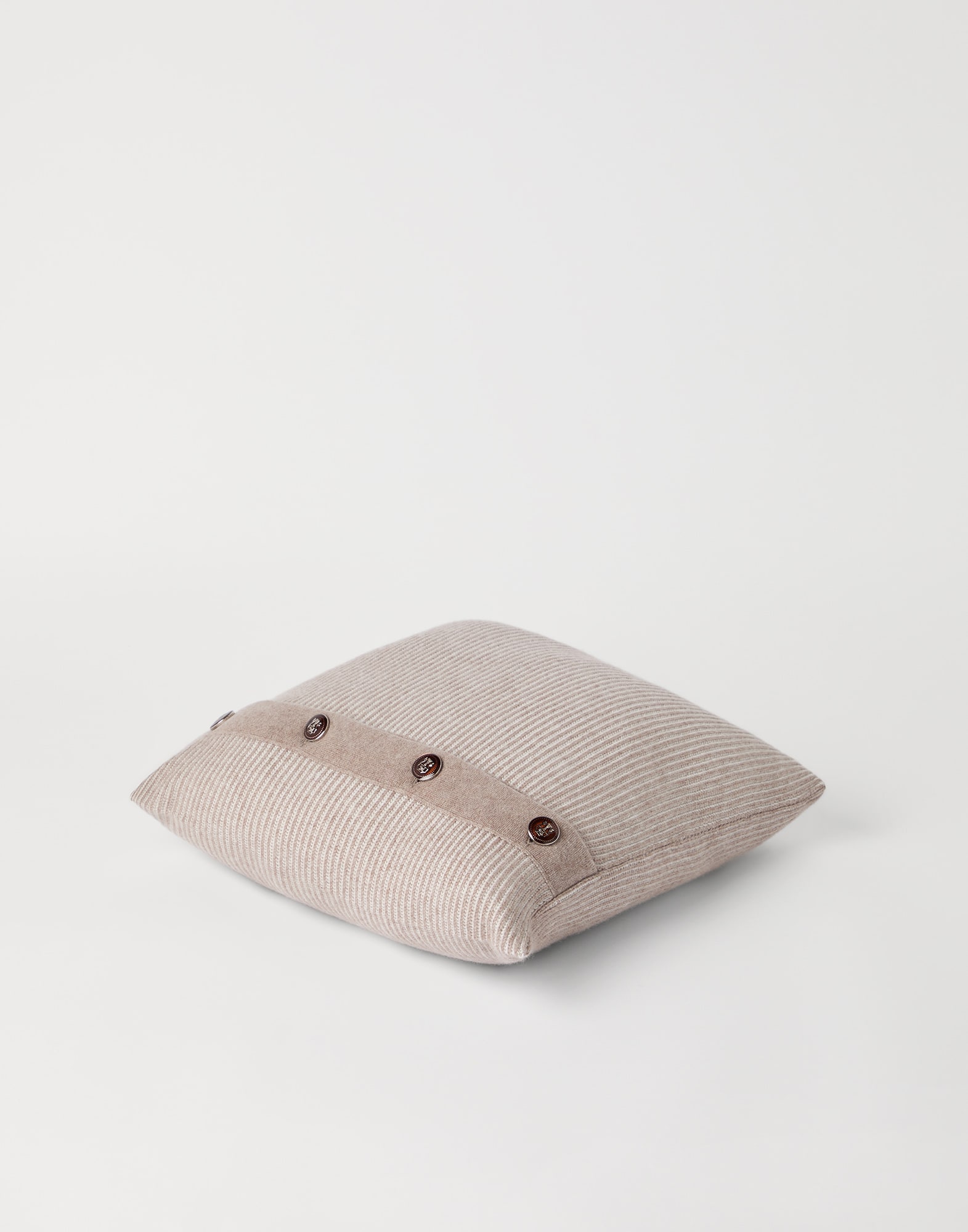 Vanisé cushion with buttons Hazelnut Lifestyle - Brunello Cucinelli