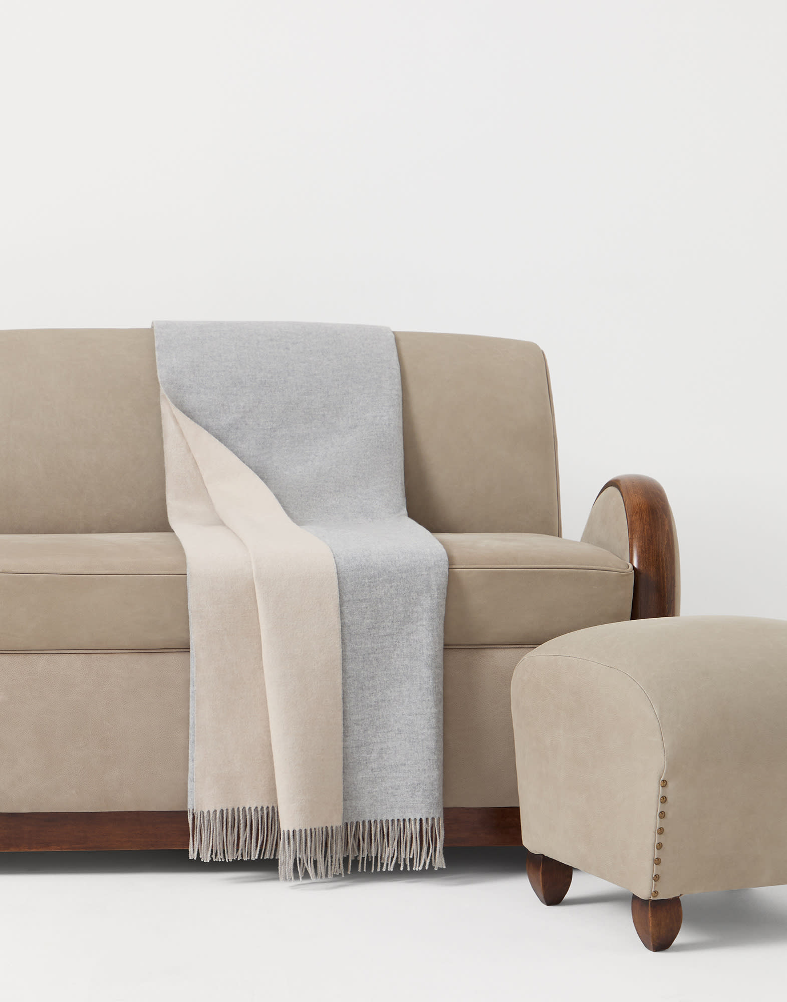 Cashmere double cloth lightweight throw Grey Lifestyle - Brunello Cucinelli