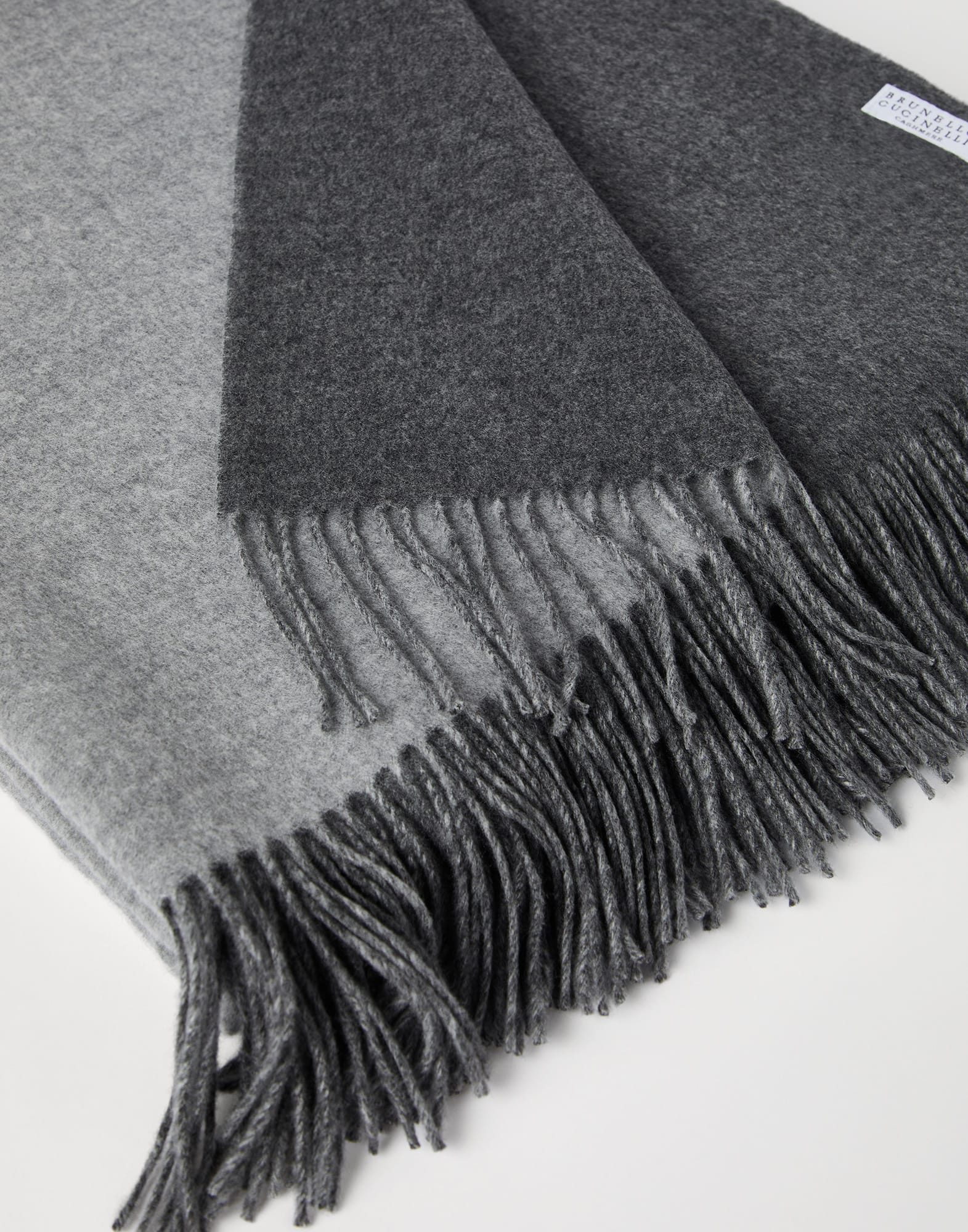Cashmere Throw - Detail view - View Full Screen