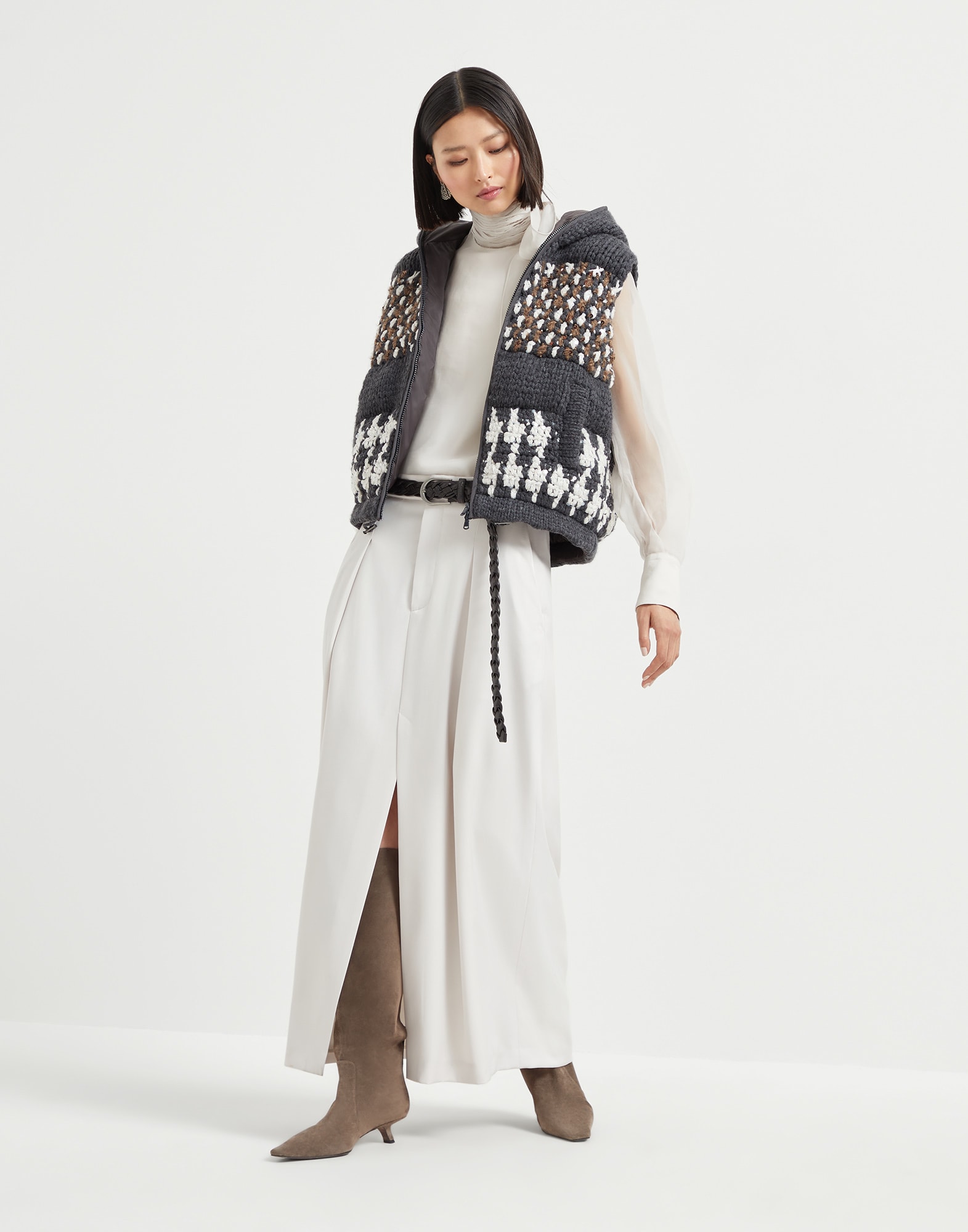 252WOUTFITCS195 image number 0