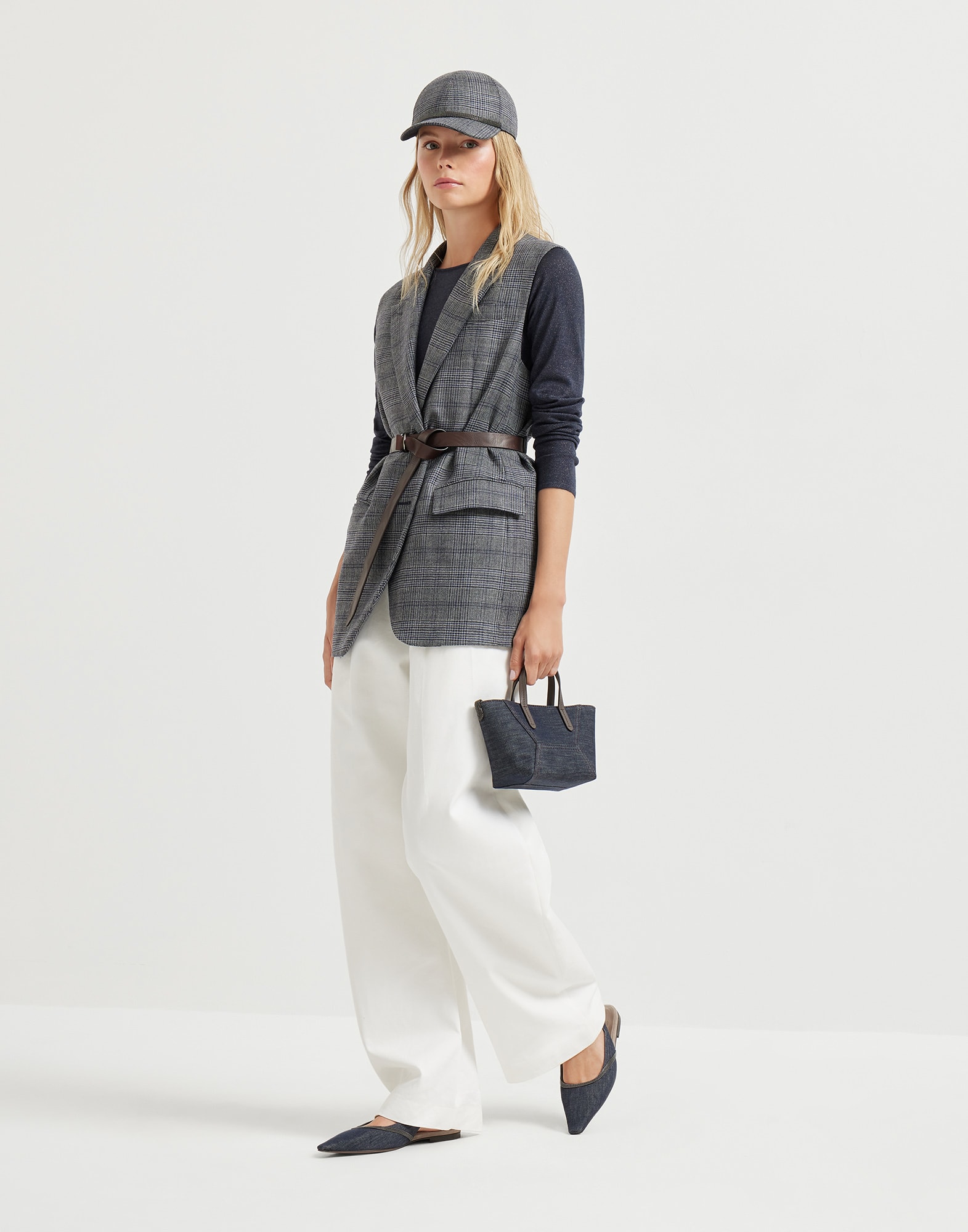 252WOUTFITCS286 image number 0