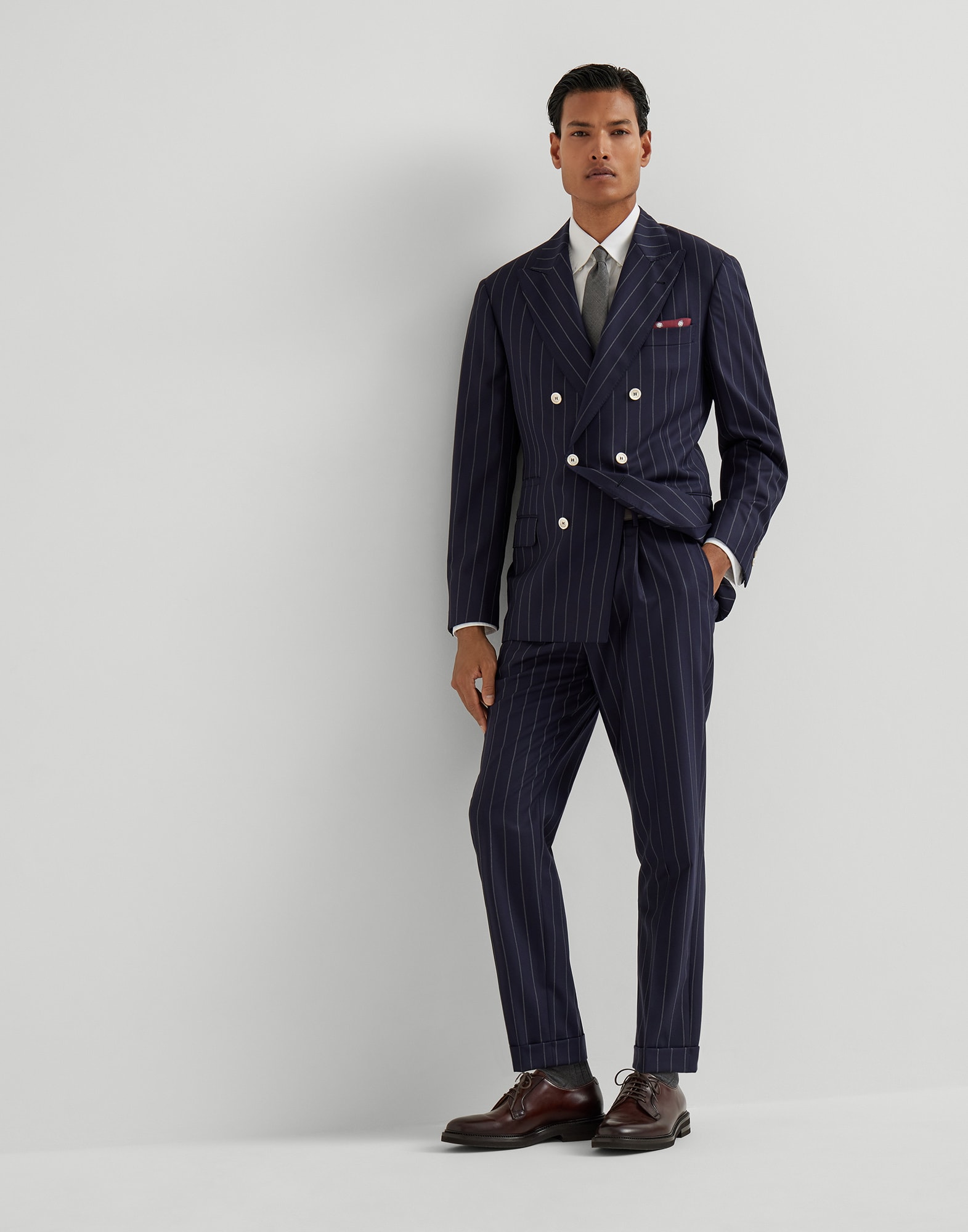 Pantalone con Pince - Vista look completo - Visualizza a schermo intero