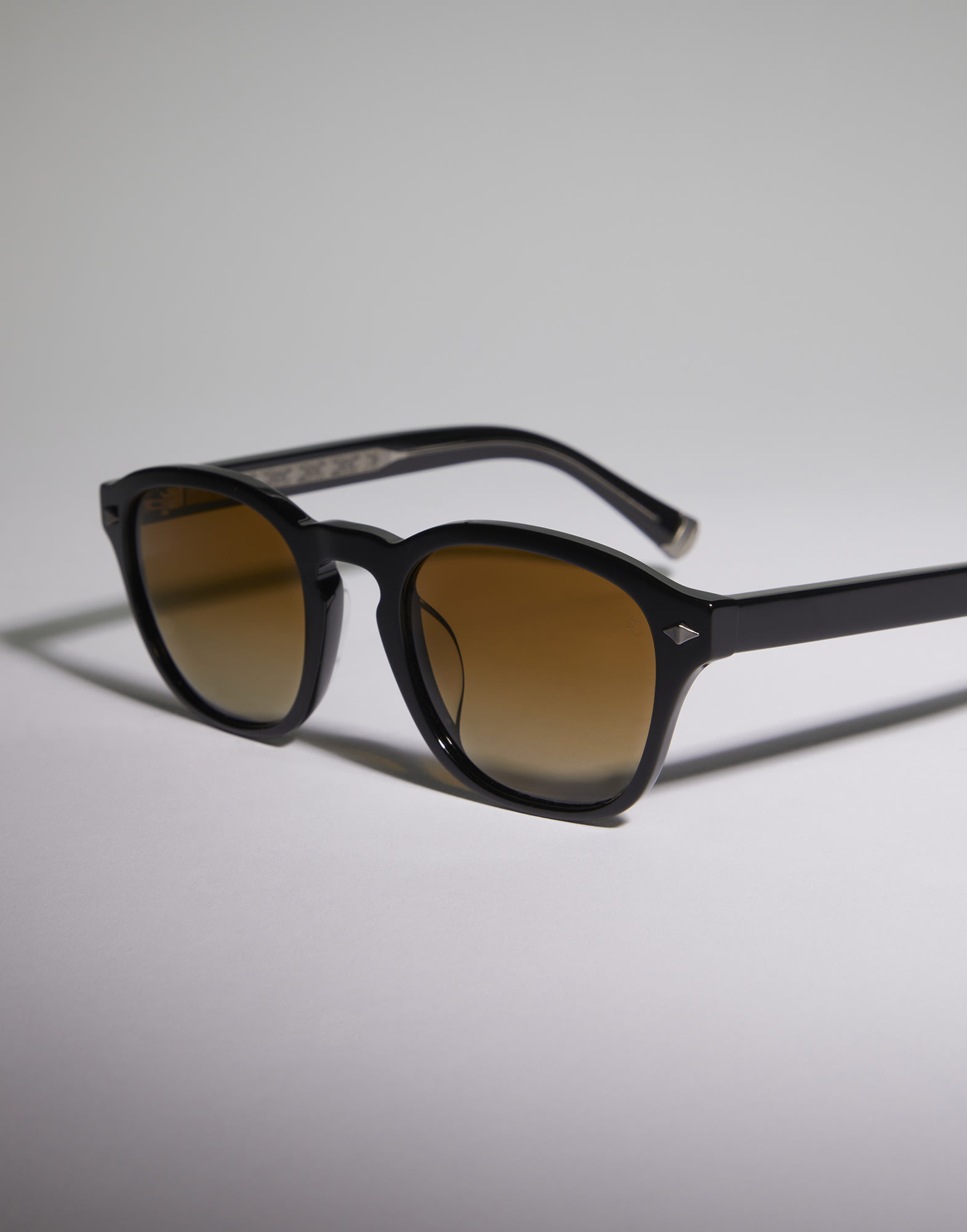 Acetate - Back view - View Full Screen