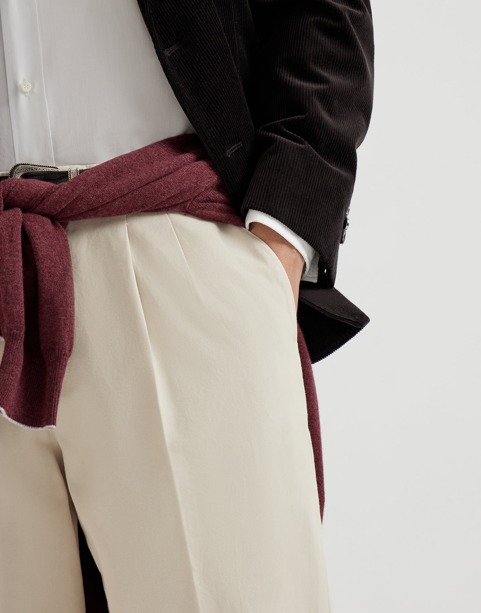 Pantalone con Pince - Vista dettaglio - Visualizza a schermo intero