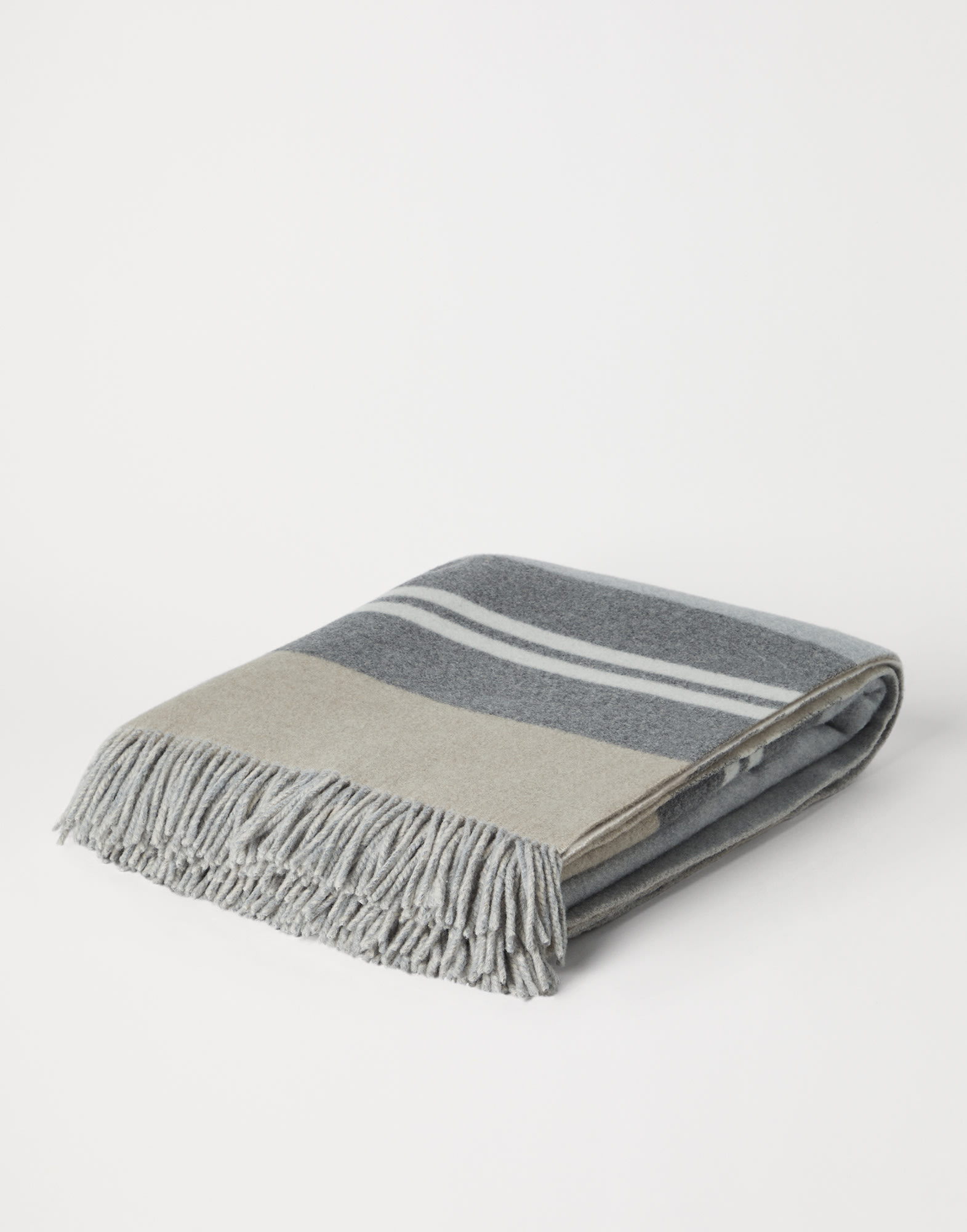 Cashmere double cloth throw Beige Lifestyle - Brunello Cucinelli