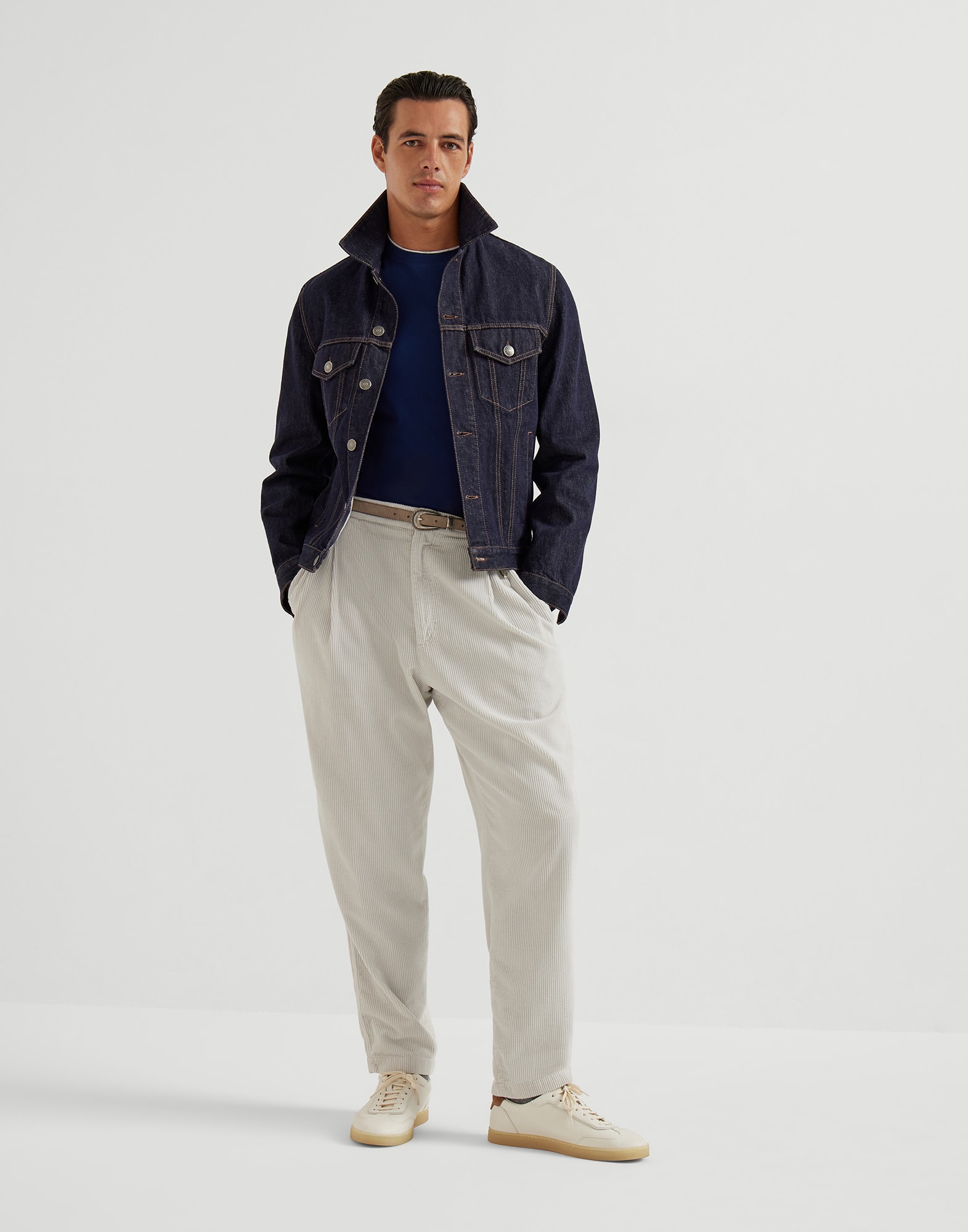 T-Shirt Maniche Corte - Vista look completo - Visualizza a schermo intero