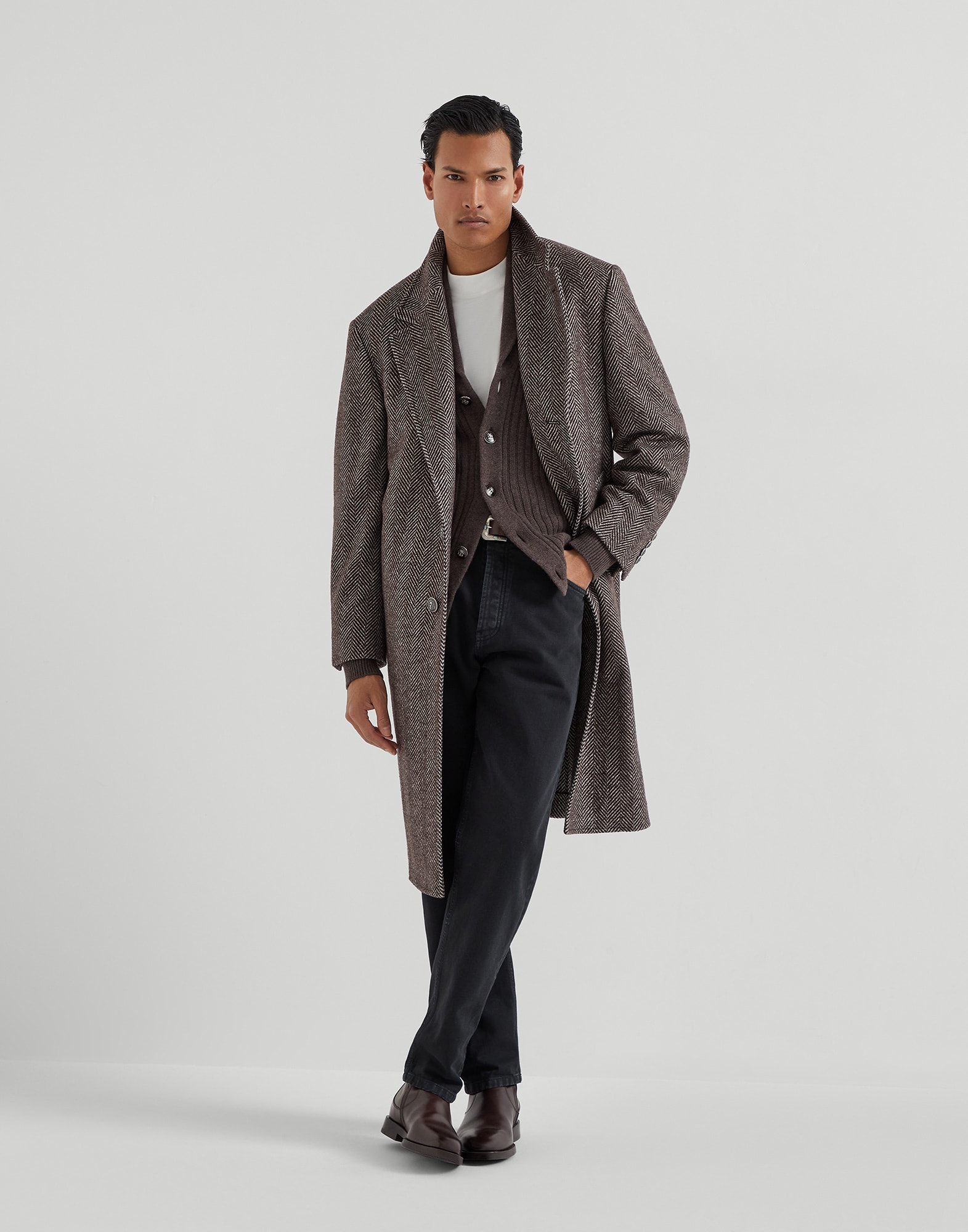 252MOUTFITCS93 image number 0