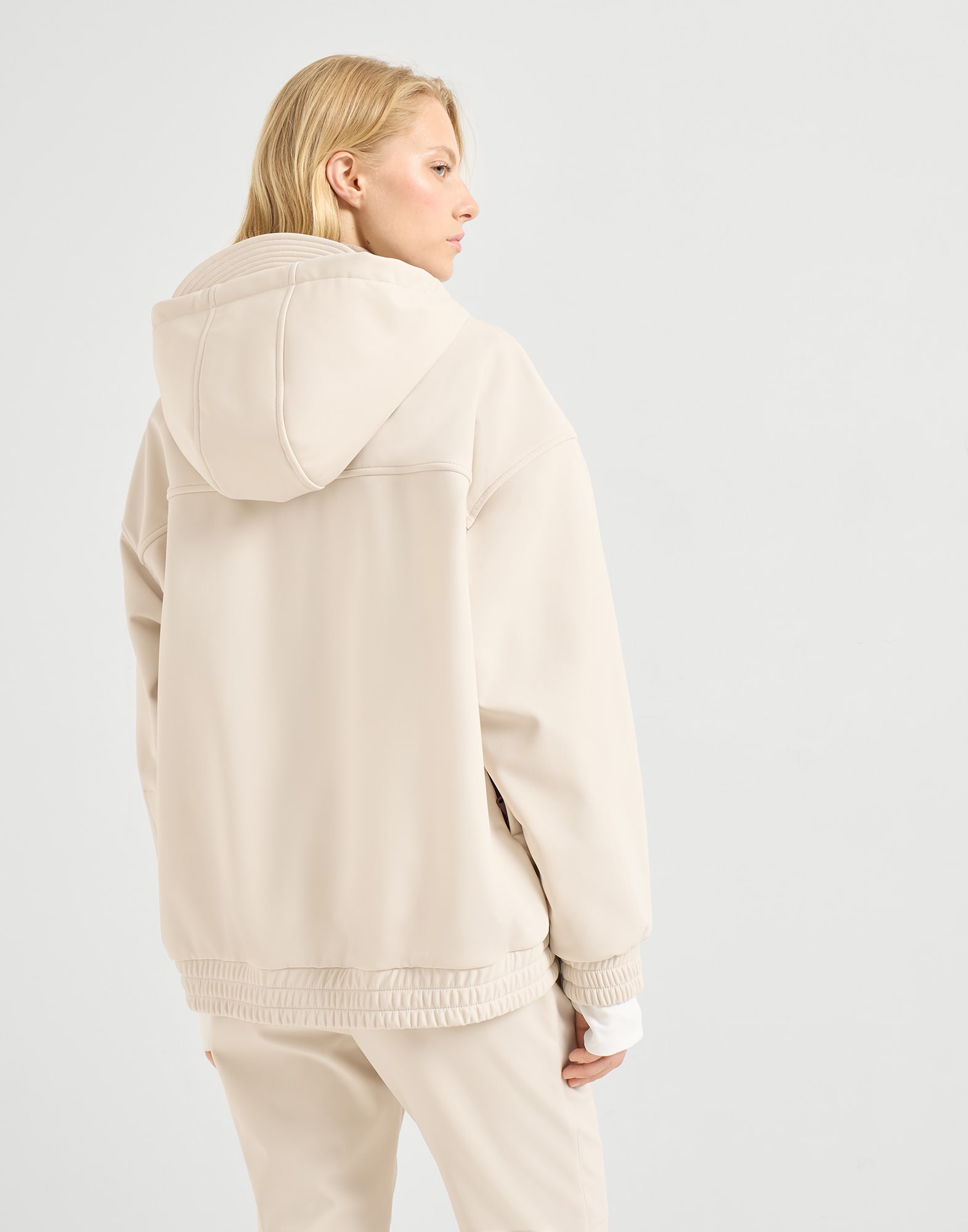 Outerwear Mountain - Vista retro - Visualizza a schermo intero