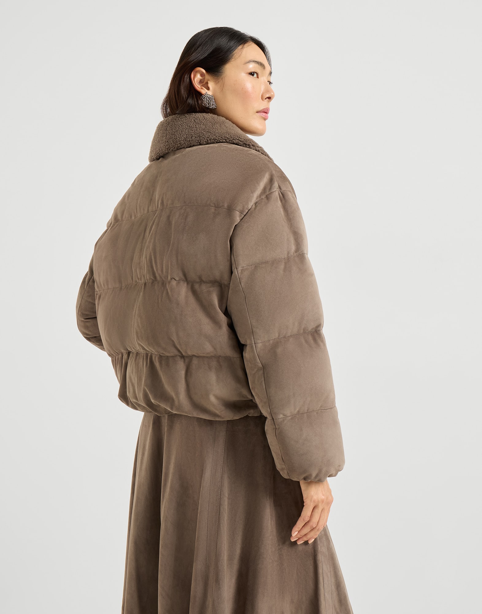 Leather - Back view - View Full Screen