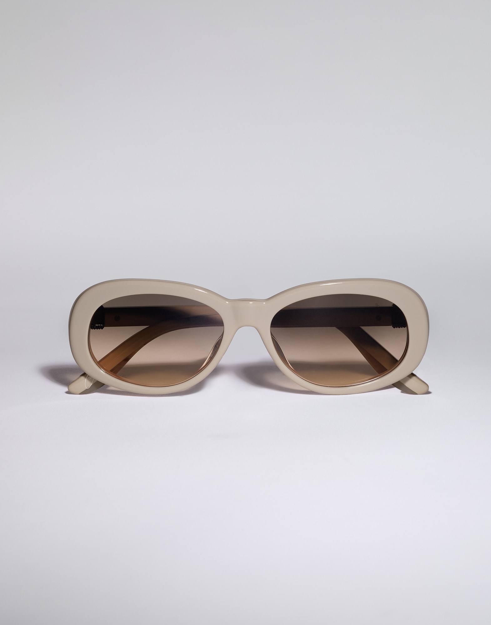 Acetate - Front view - View Full Screen