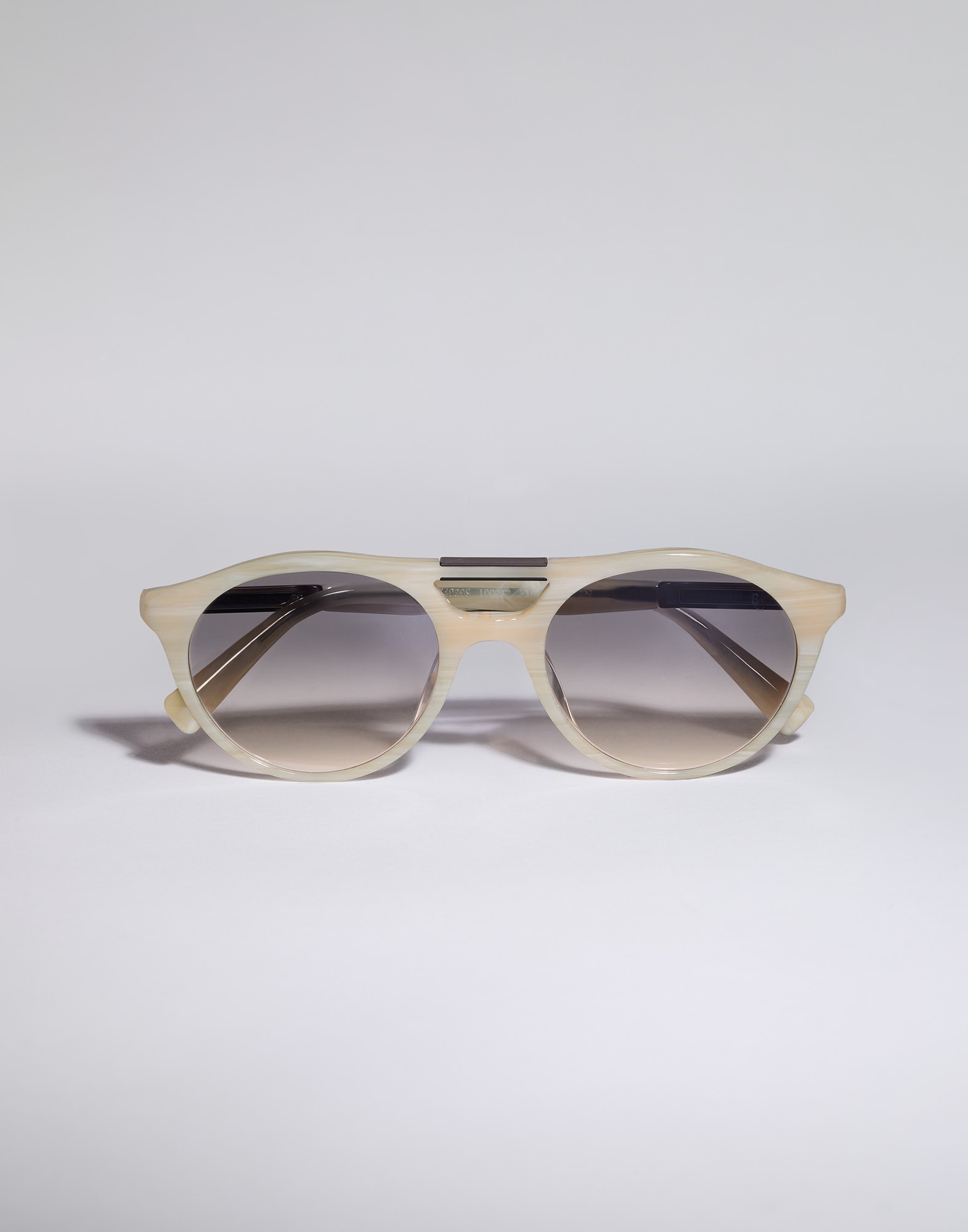 Acetate - Front view - View Full Screen
