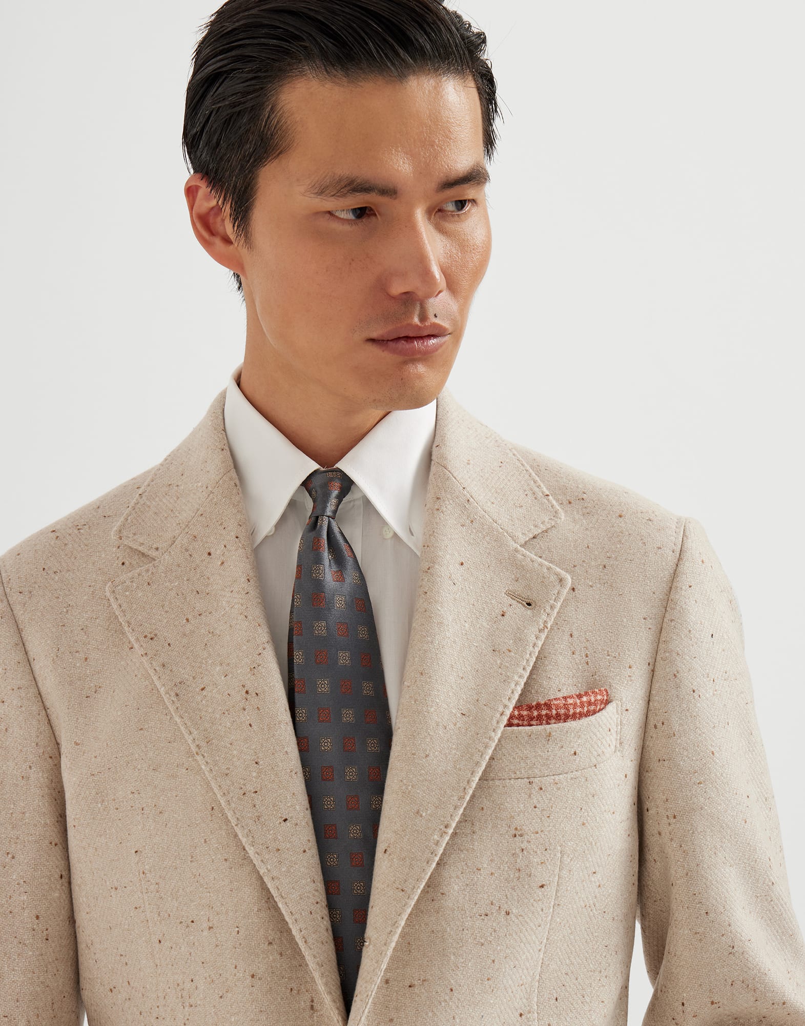 领带 - 小编视角 - 正面观看 - 全屏观看