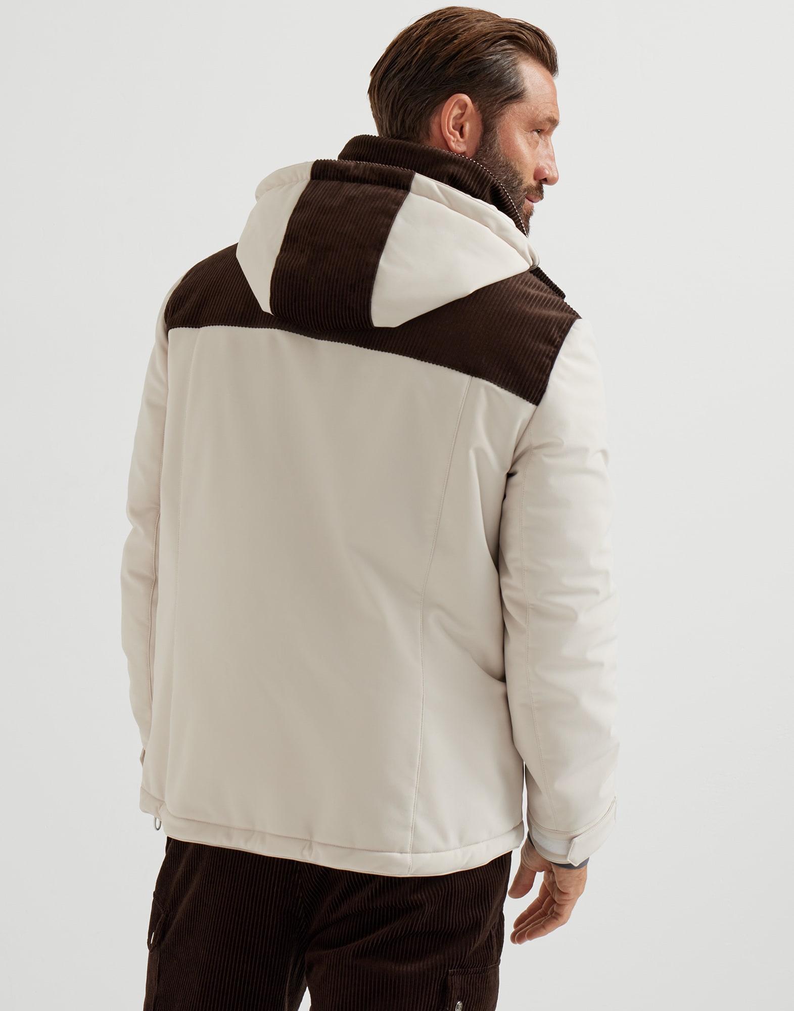 Outerwear Mountain - Vista retro - Visualizza a schermo intero