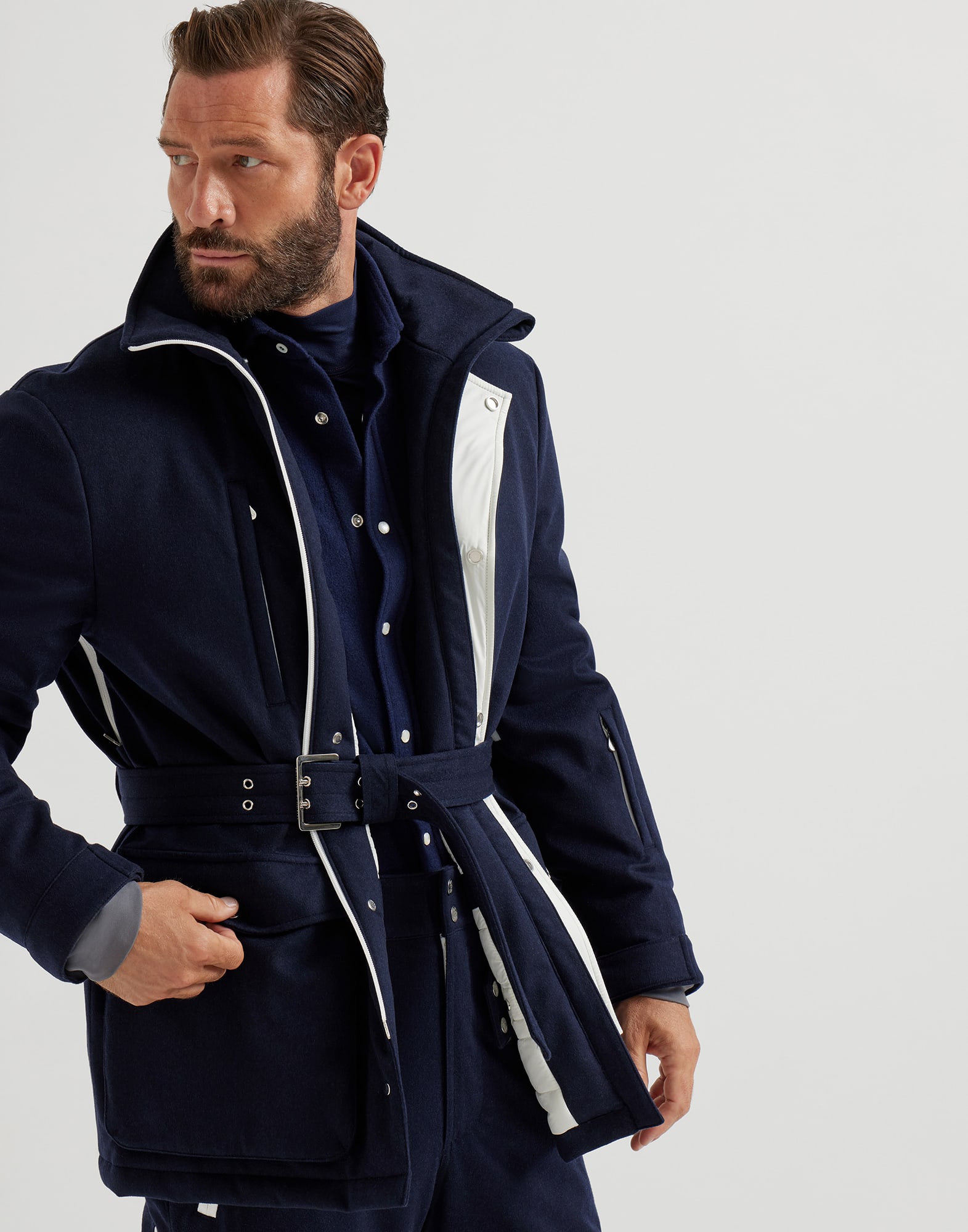 Vêtements Outerwear - Vue éditoriale - Afficher en plein écran