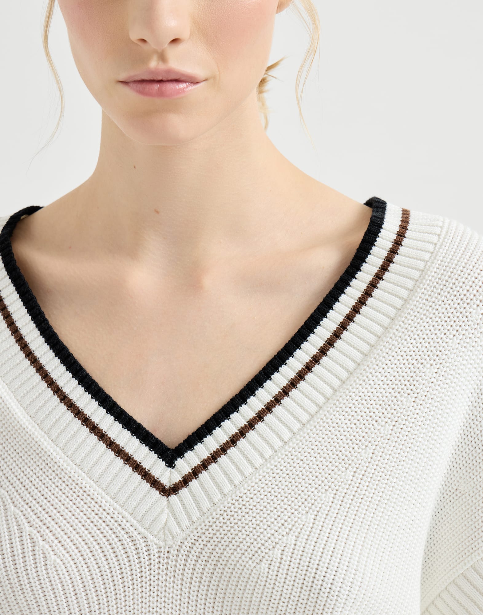 V-neck - Detail view - View Full Screen