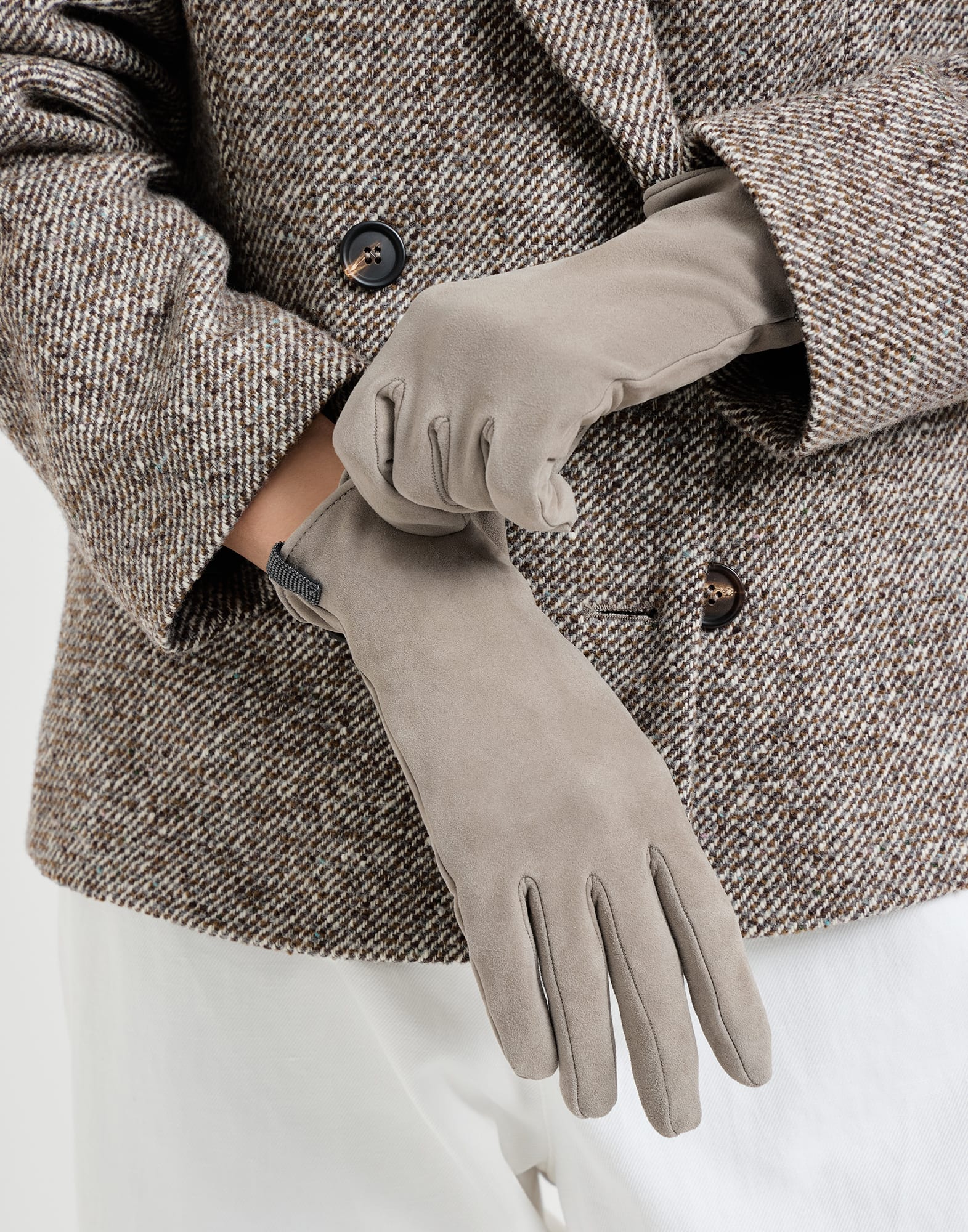 Gloves - Editorial view - View Full Screen