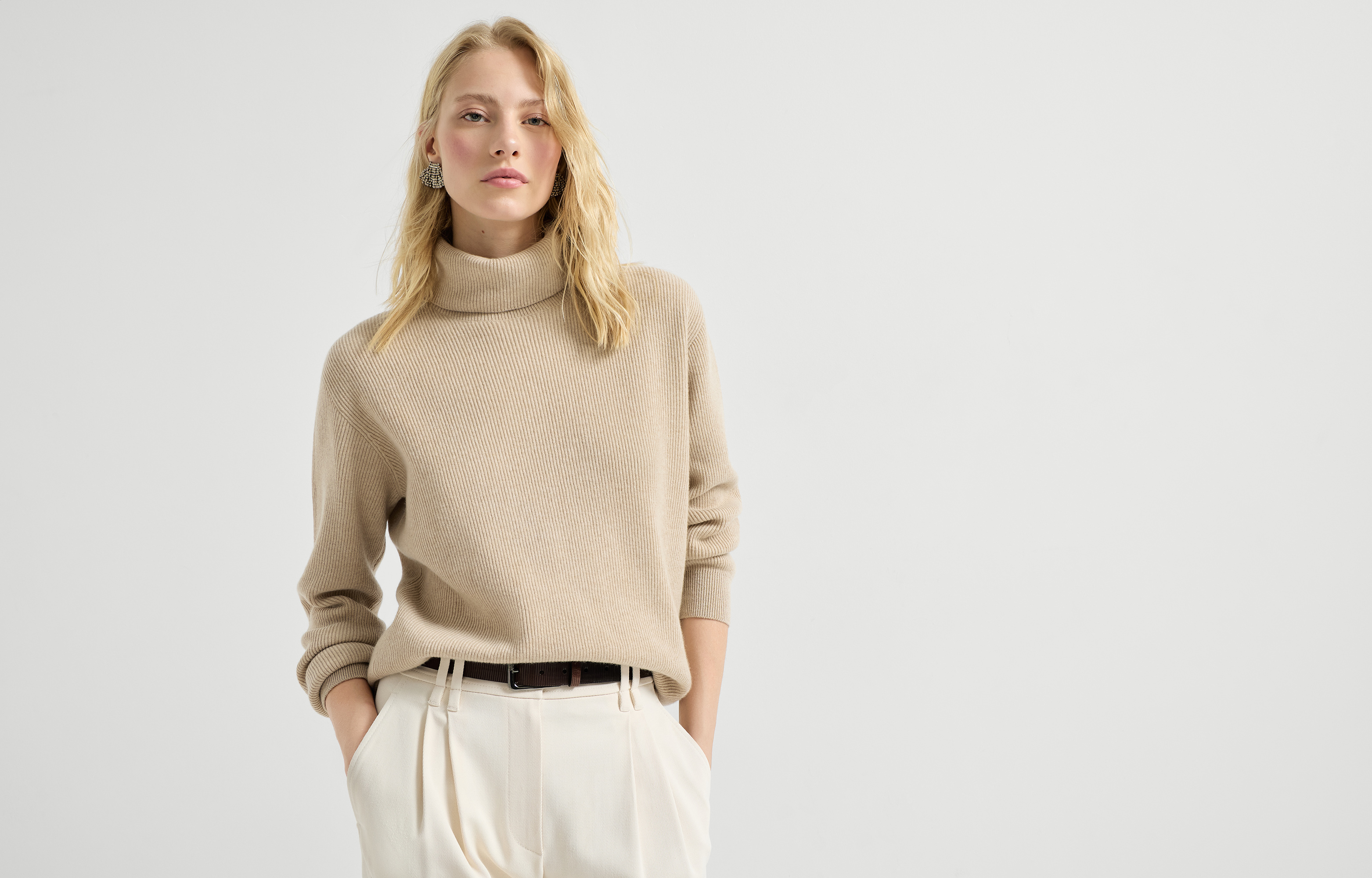 Turtleneck - Horizontal view - View Full Screen