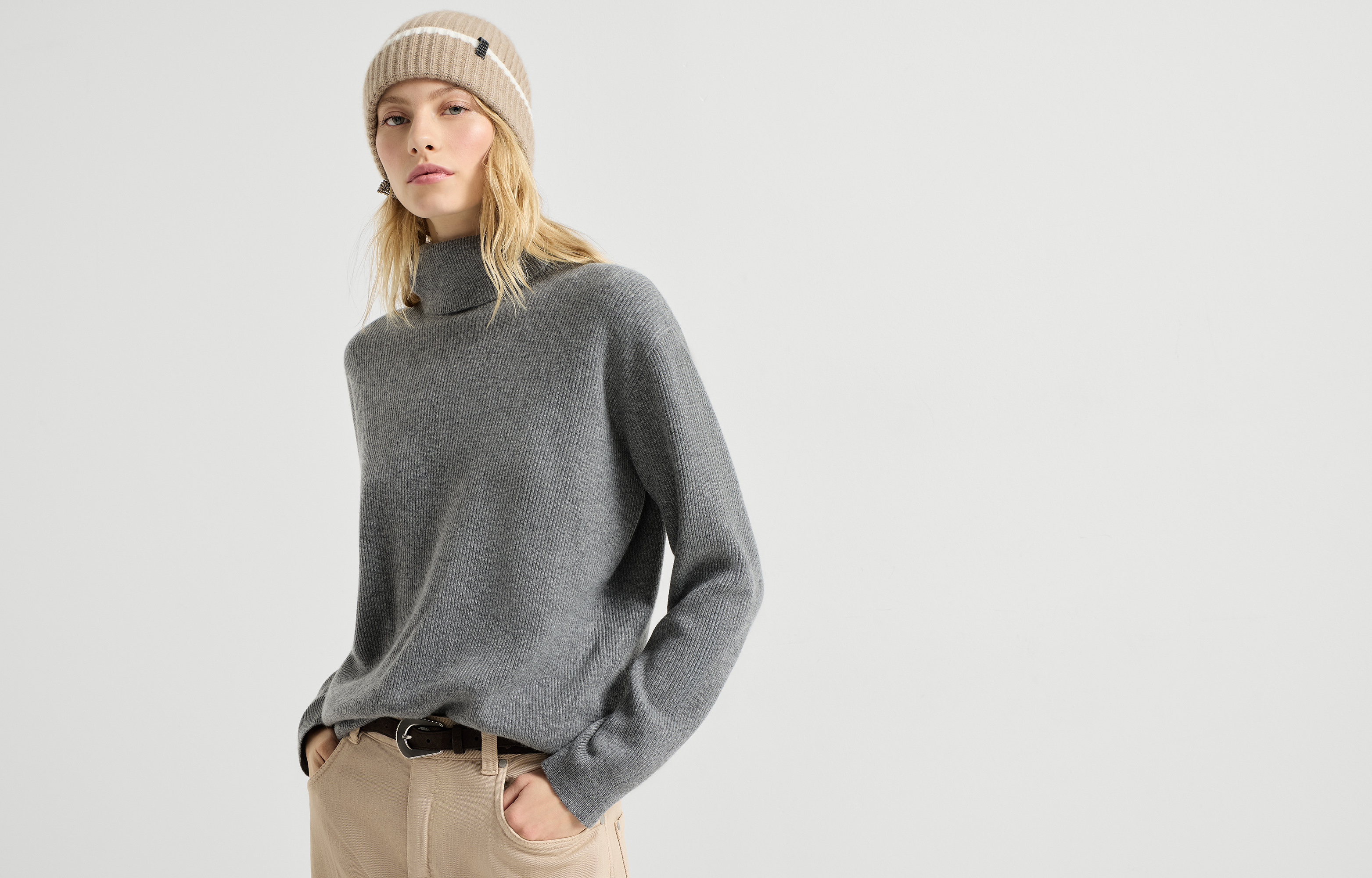 Turtleneck - Horizontal view - View Full Screen