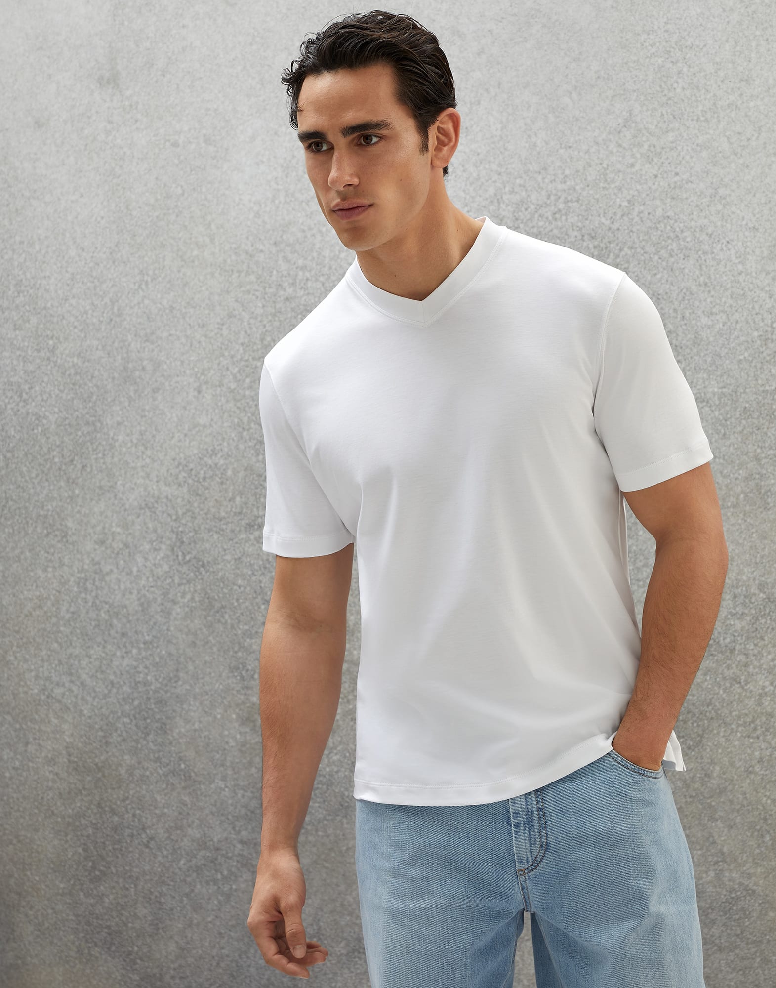 Camiseta cuello de pico Blanco Hombre -
                        Brunello Cucinelli
                    