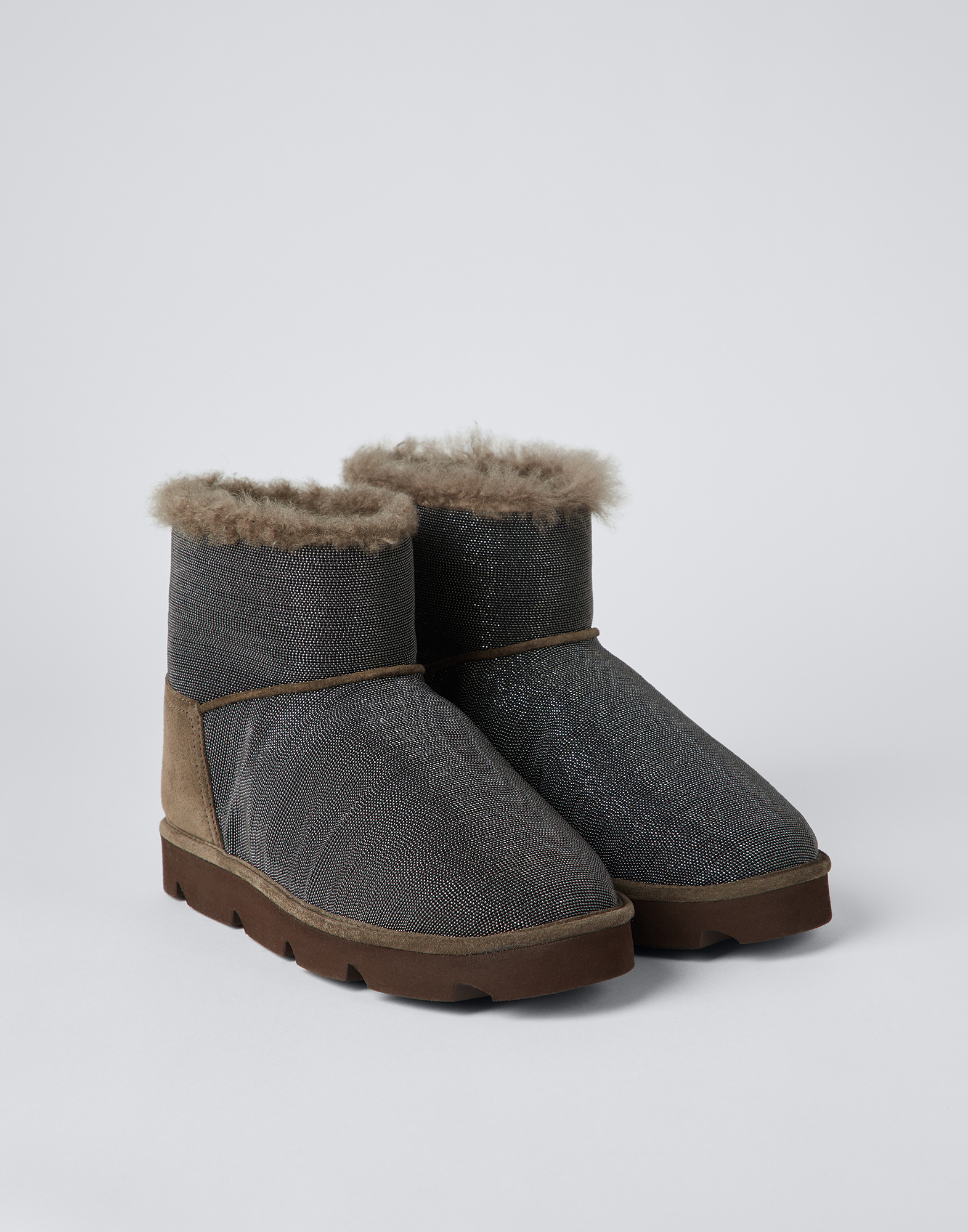 Boots with shearling lining